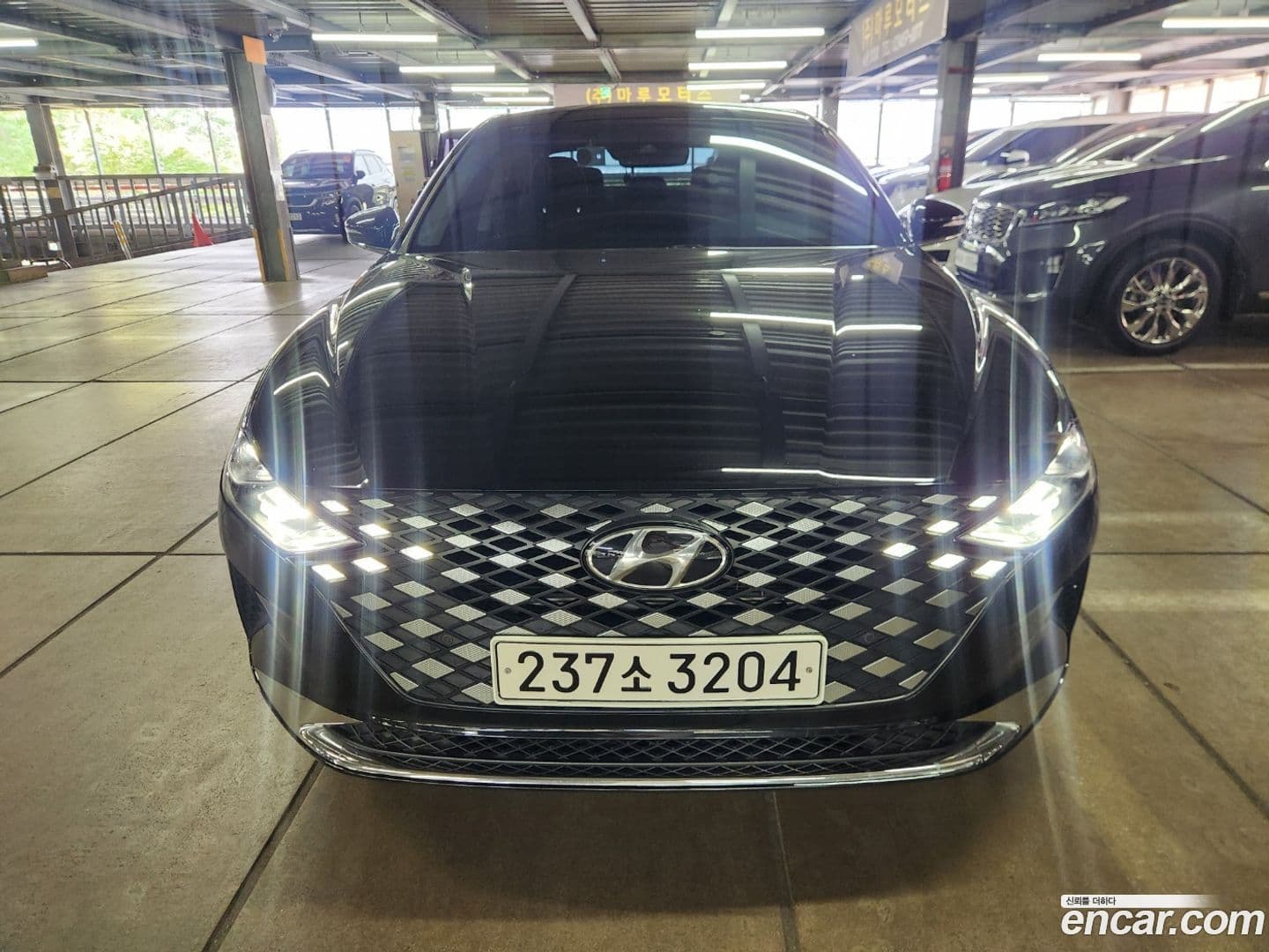 Main__Slider__Photo:Grandeur Hyundai 2021.6-0