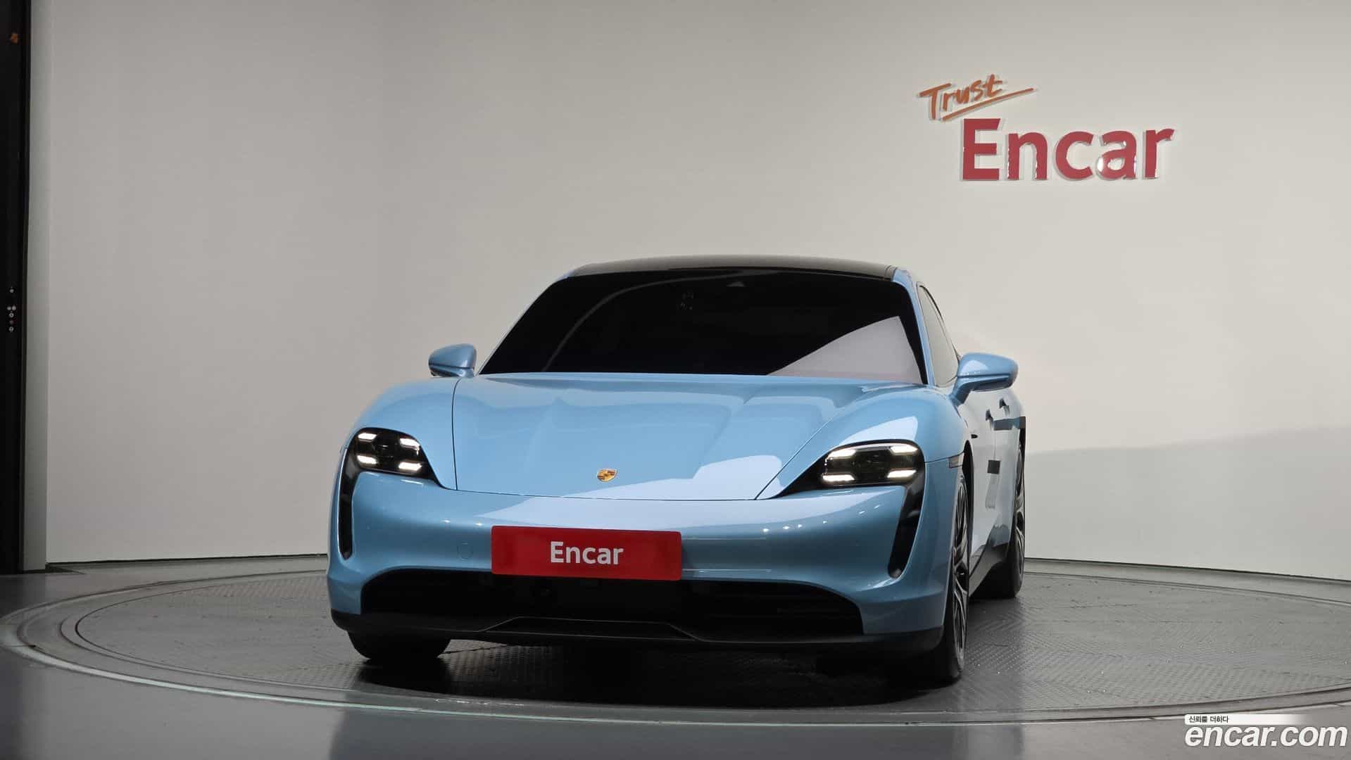 Taycan Porsche 2020.11-OUTER-003