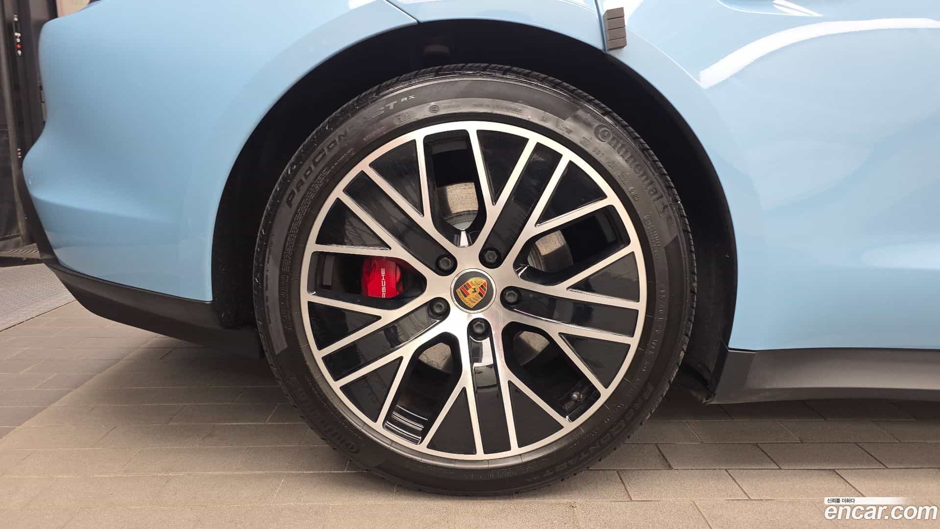 Taycan Porsche 2020.11-OUTER-005