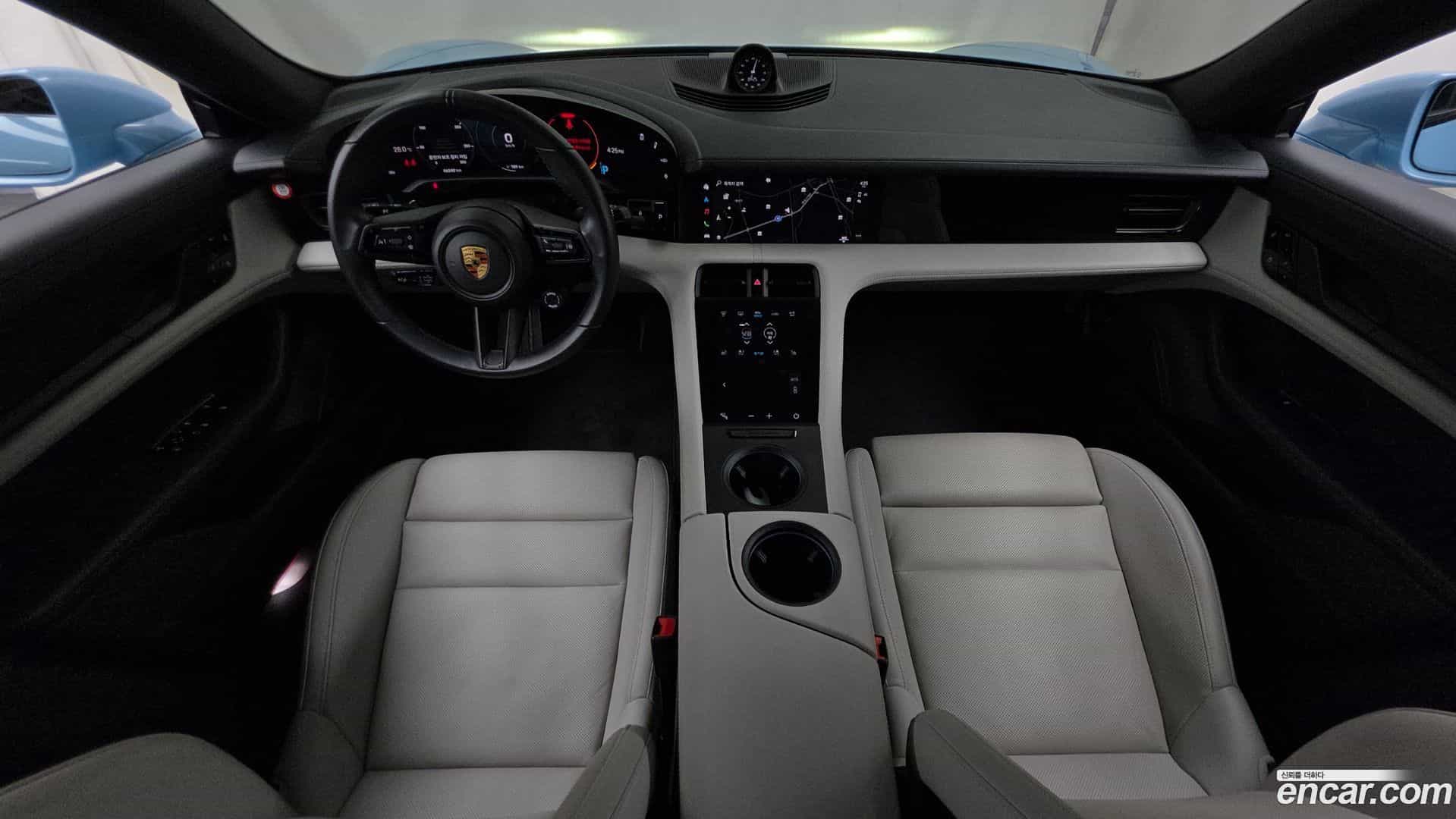 Taycan Porsche 2020.11-INNER-007