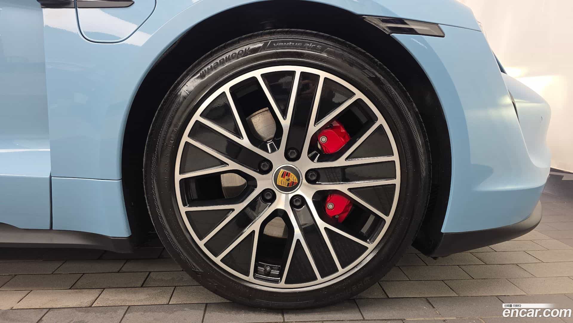 Taycan Porsche 2020.11-OUTER-031