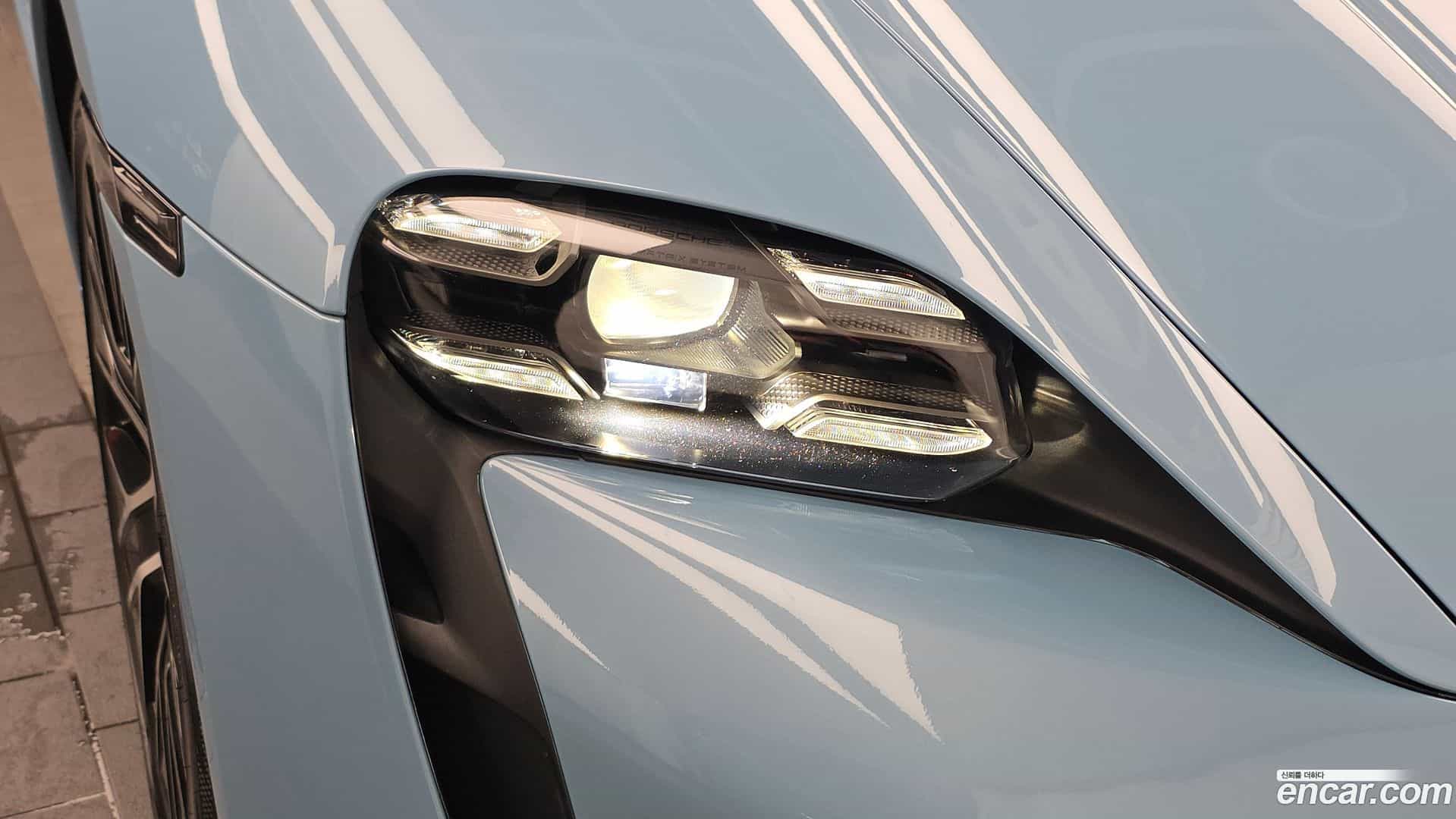Taycan Porsche 2020.11-OUTER-032