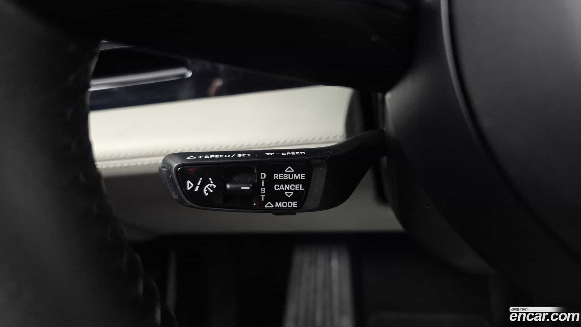 Taycan Porsche 2020.11-OPTION-041