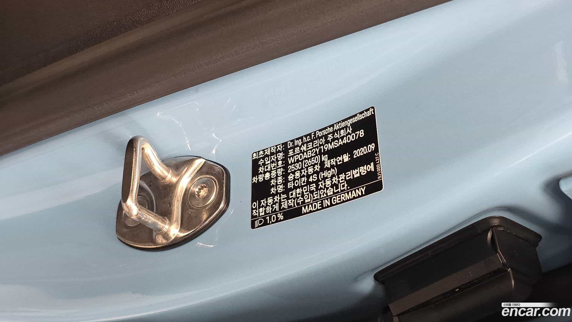 Taycan Porsche 2020.11-OPTION-045