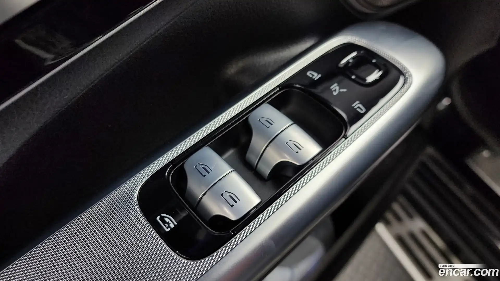 EQE Mercedes-Benz 2023.11-OPTION-041