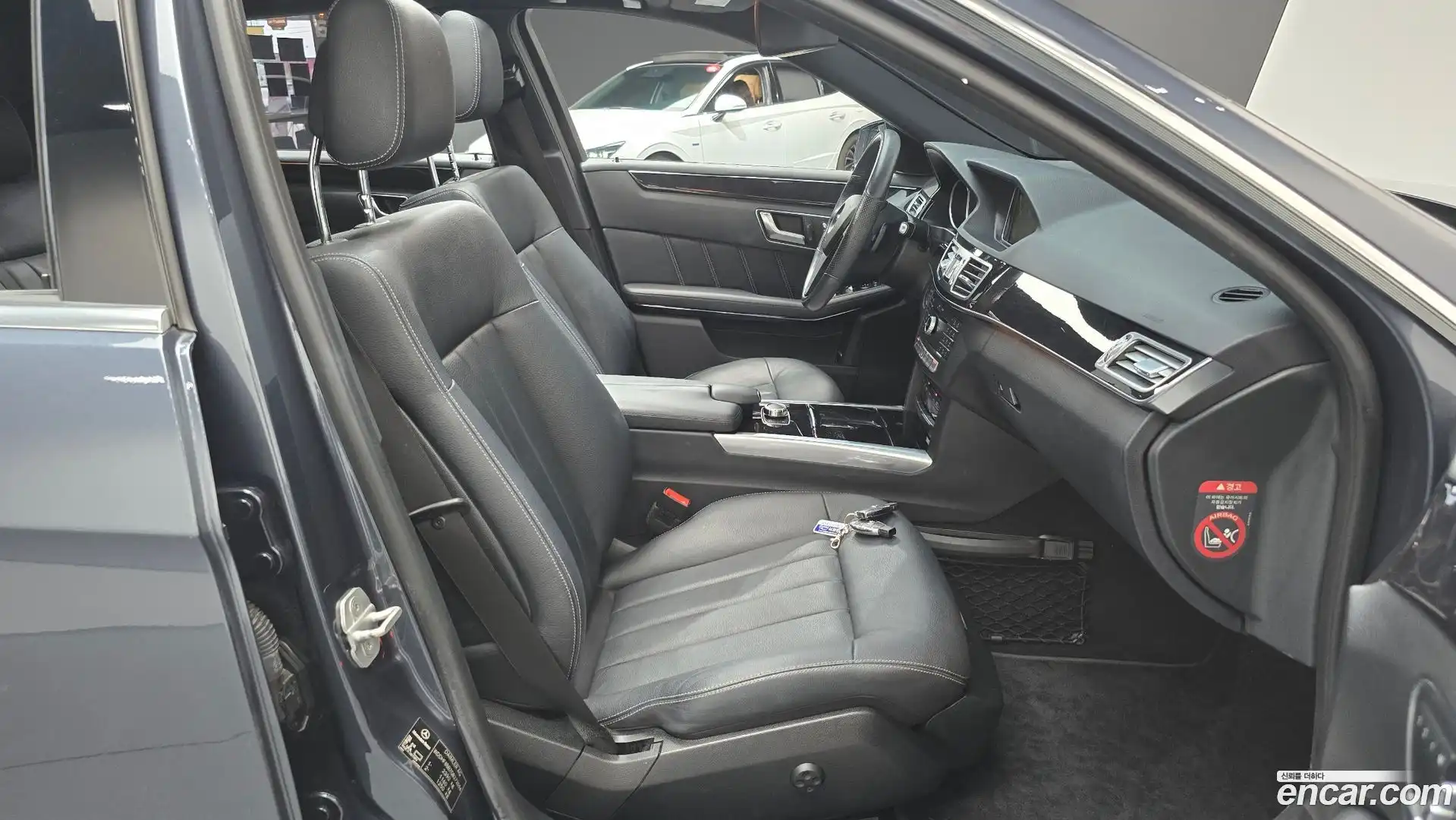 E-Class Mercedes-Benz 2015.10-OPTION-015