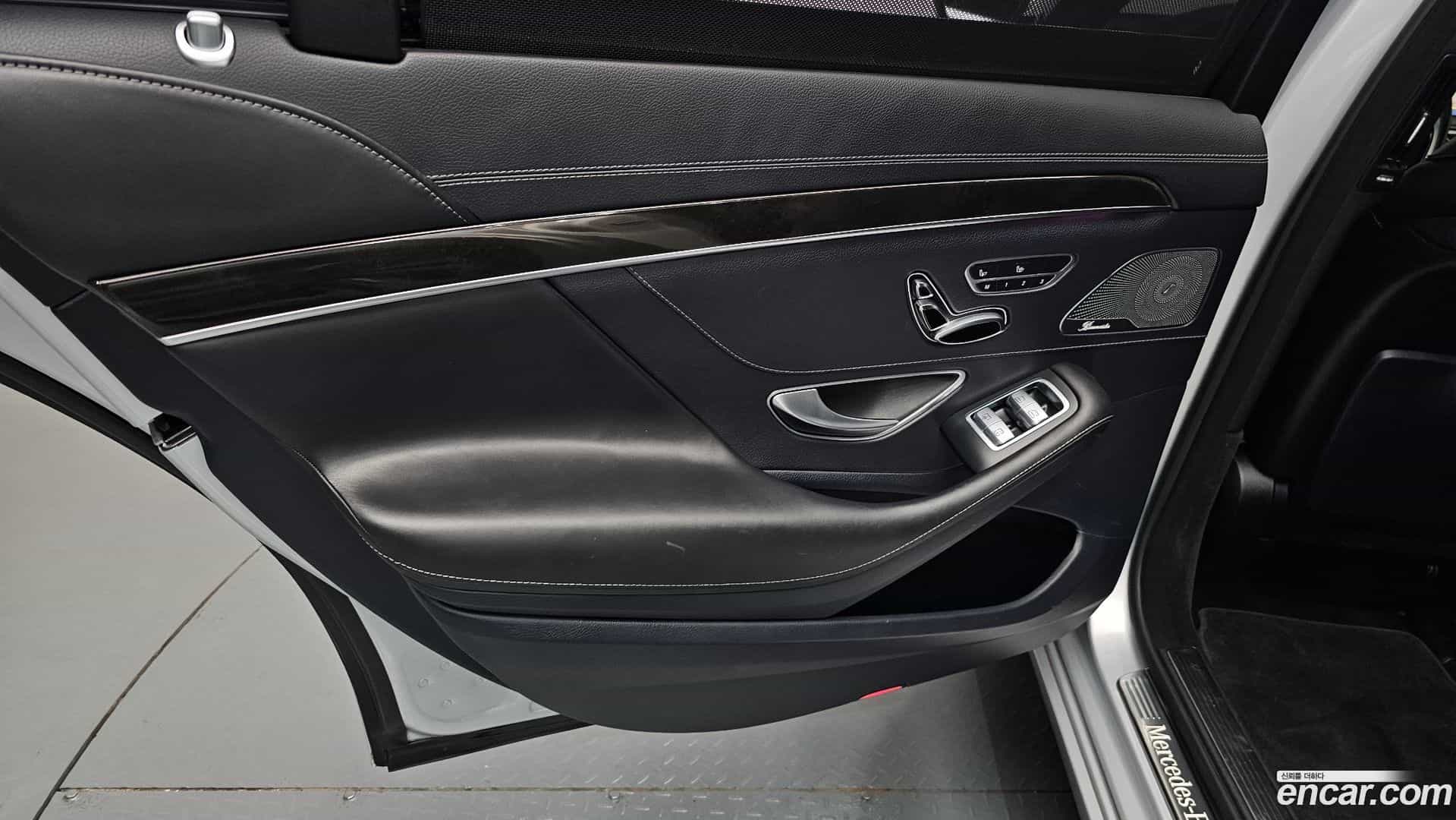 S-Class Mercedes-Benz 2014.9-INNER-035