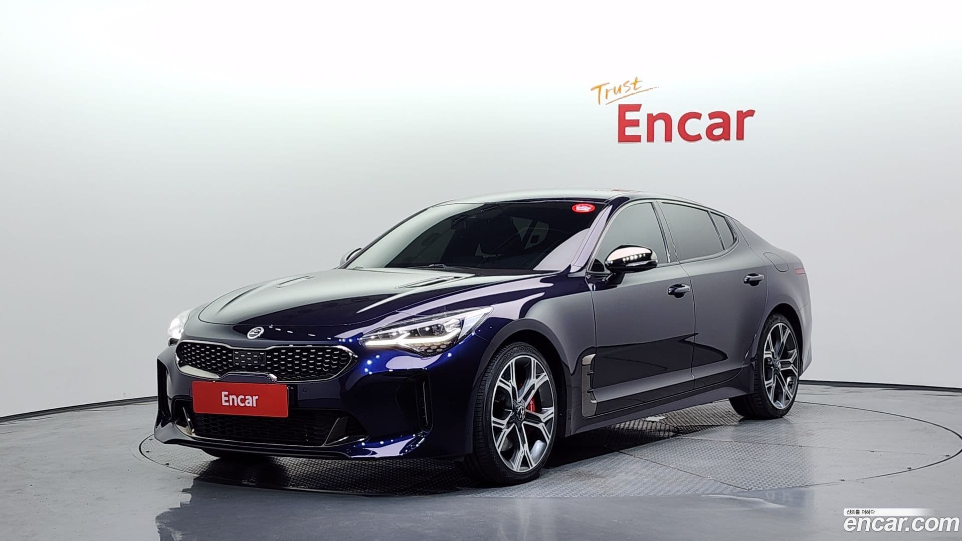 Main__Slider__Photo:Stinger Kia 2018.6-0