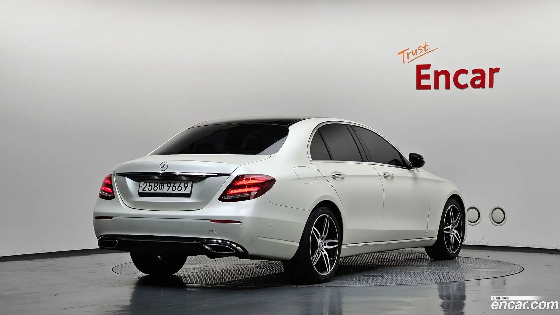 E-Class Mercedes-Benz 2017.0-OUTER-002