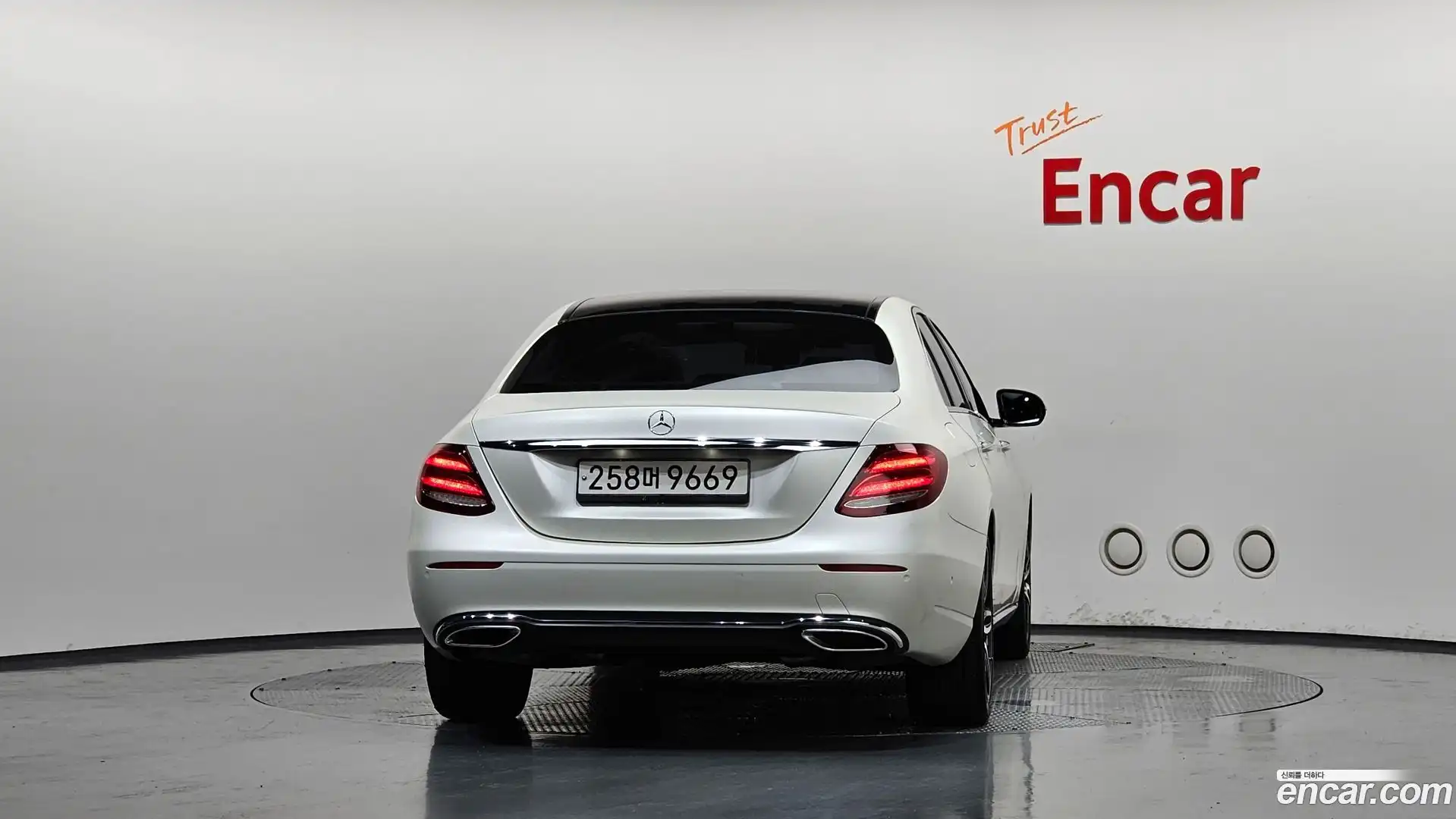 E-Class Mercedes-Benz 2017.0-OUTER-004