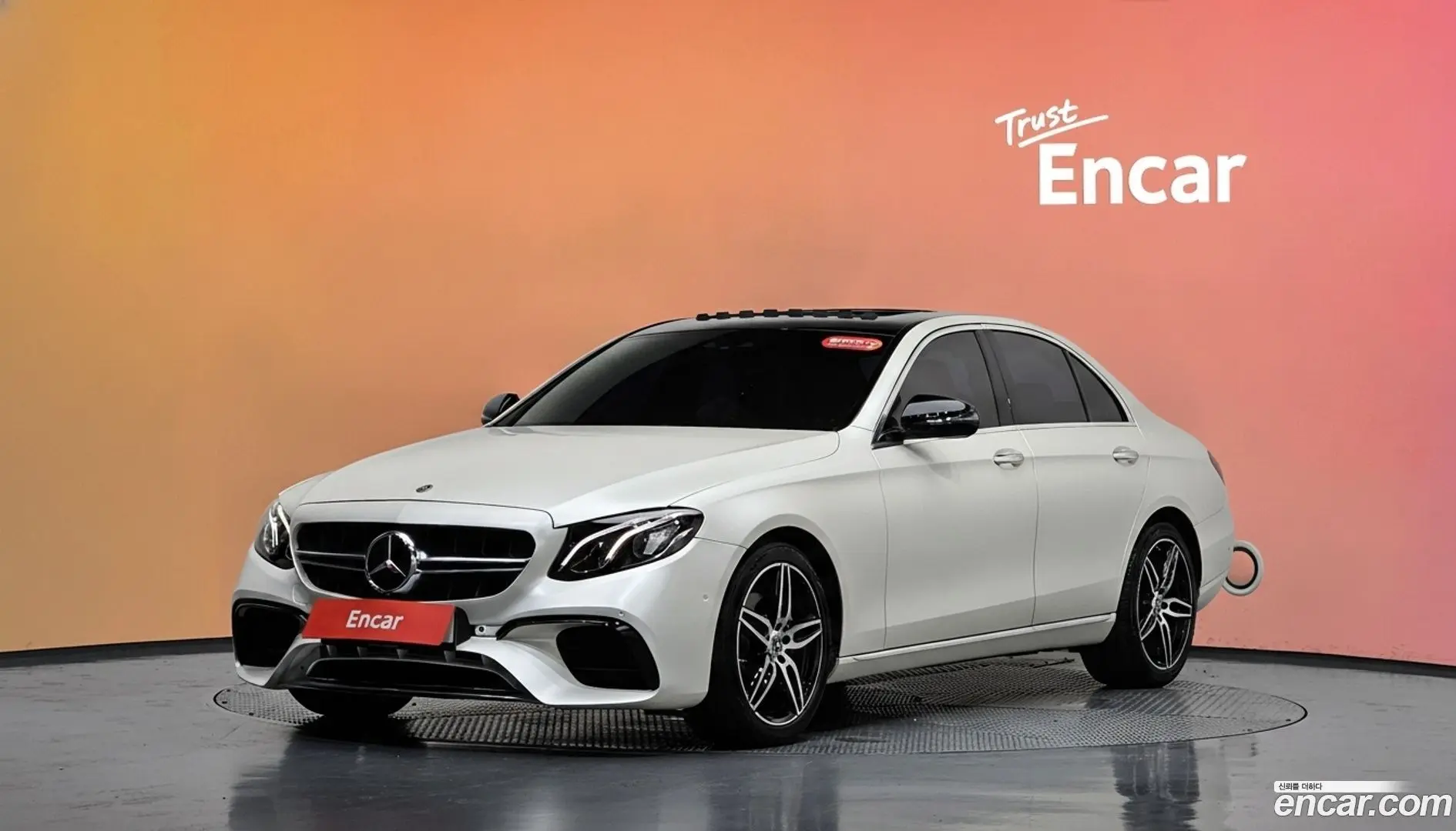 Main__Slider__Photo:E-Class Mercedes-Benz 2017.0-0