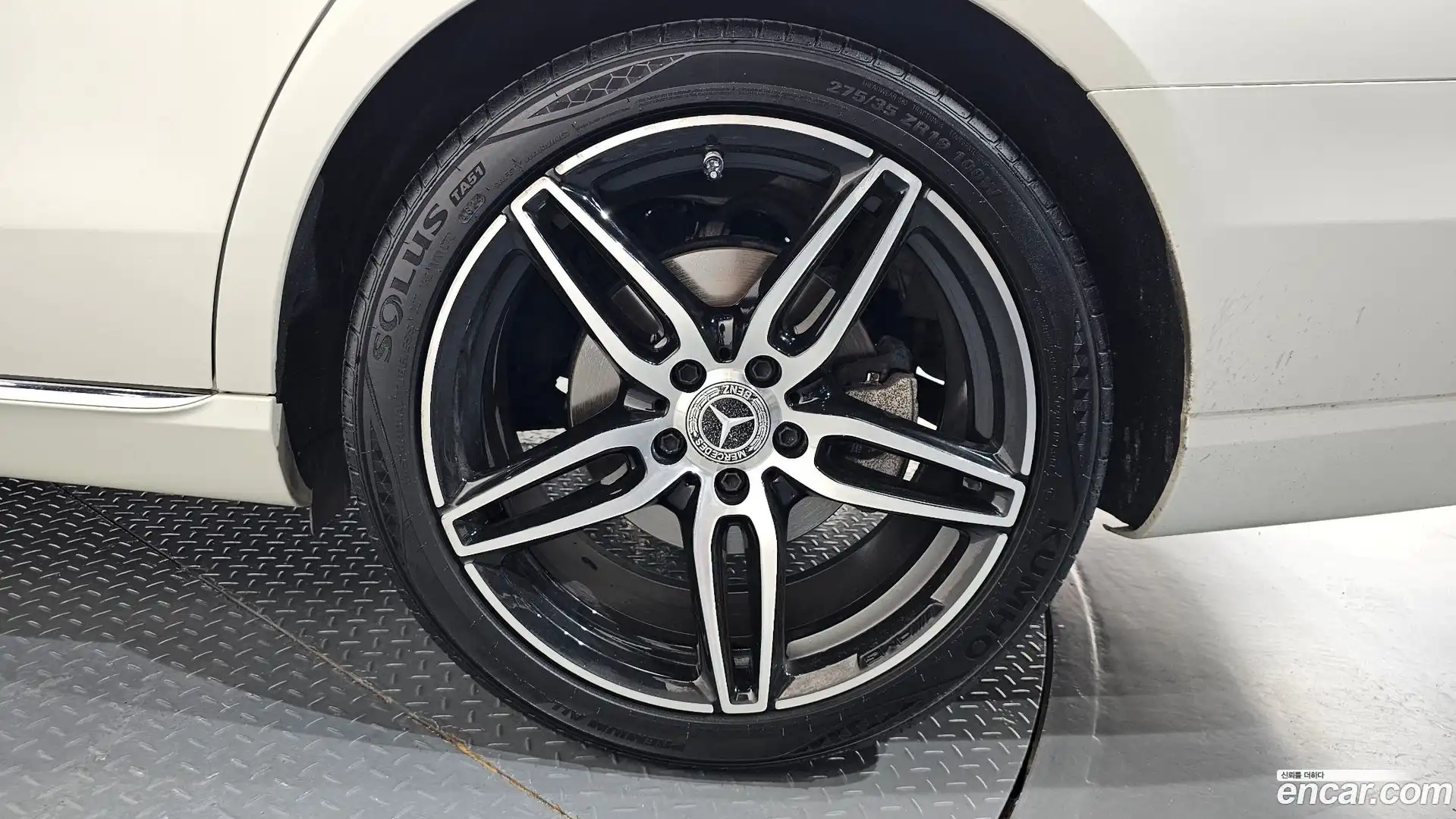 E-Class Mercedes-Benz 2017.0-OUTER-031