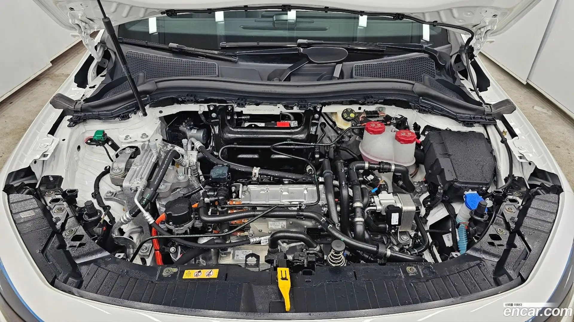 EQA Mercedes-Benz 2025.8-OUTER-006
