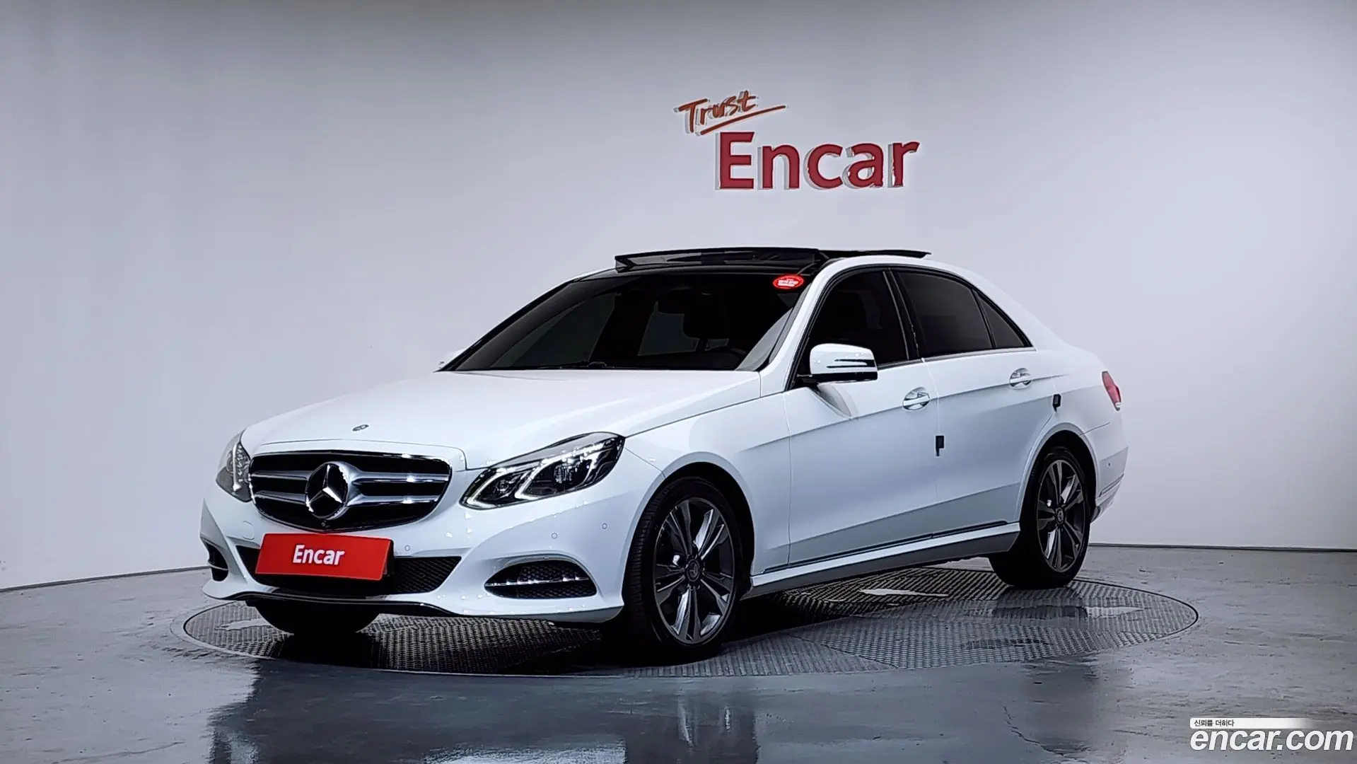 Main__Slider__Photo:E-Class Mercedes-Benz 2015.10-0