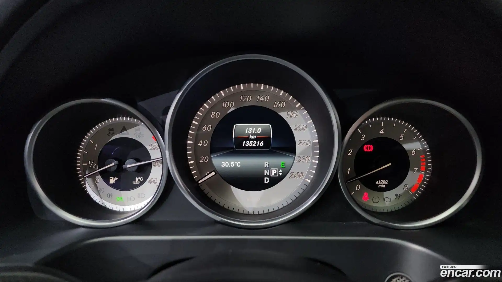 E-Class Mercedes-Benz 2015.10-INNER-008