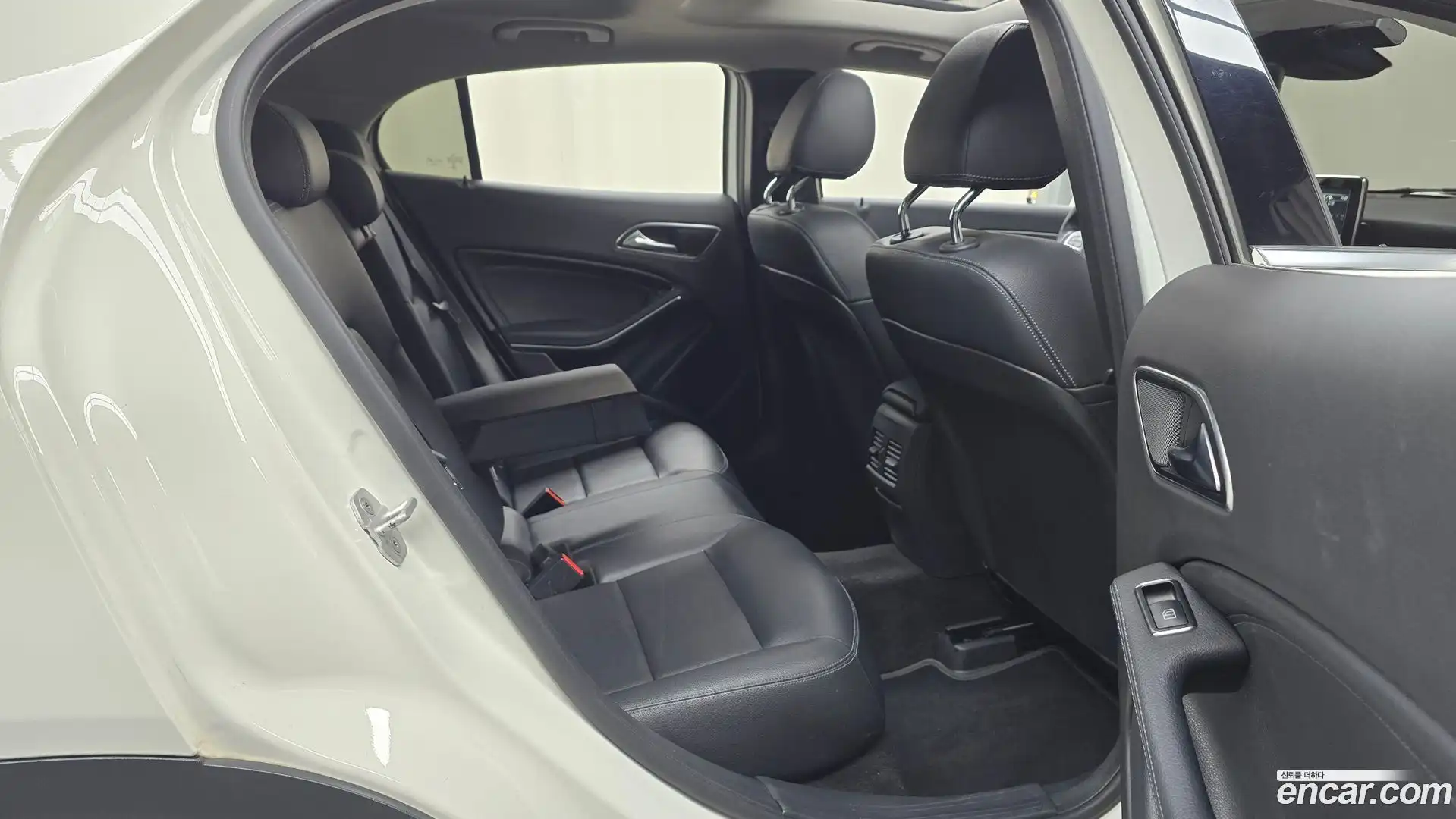 GLA-Class Mercedes-Benz 2018.0-OPTION-015