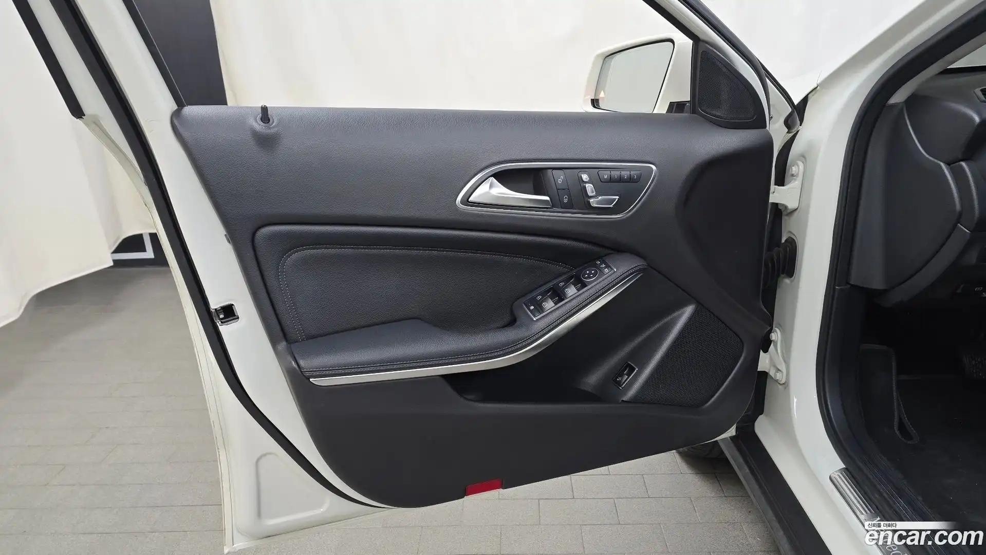 GLA-Class Mercedes-Benz 2018.0-INNER-034