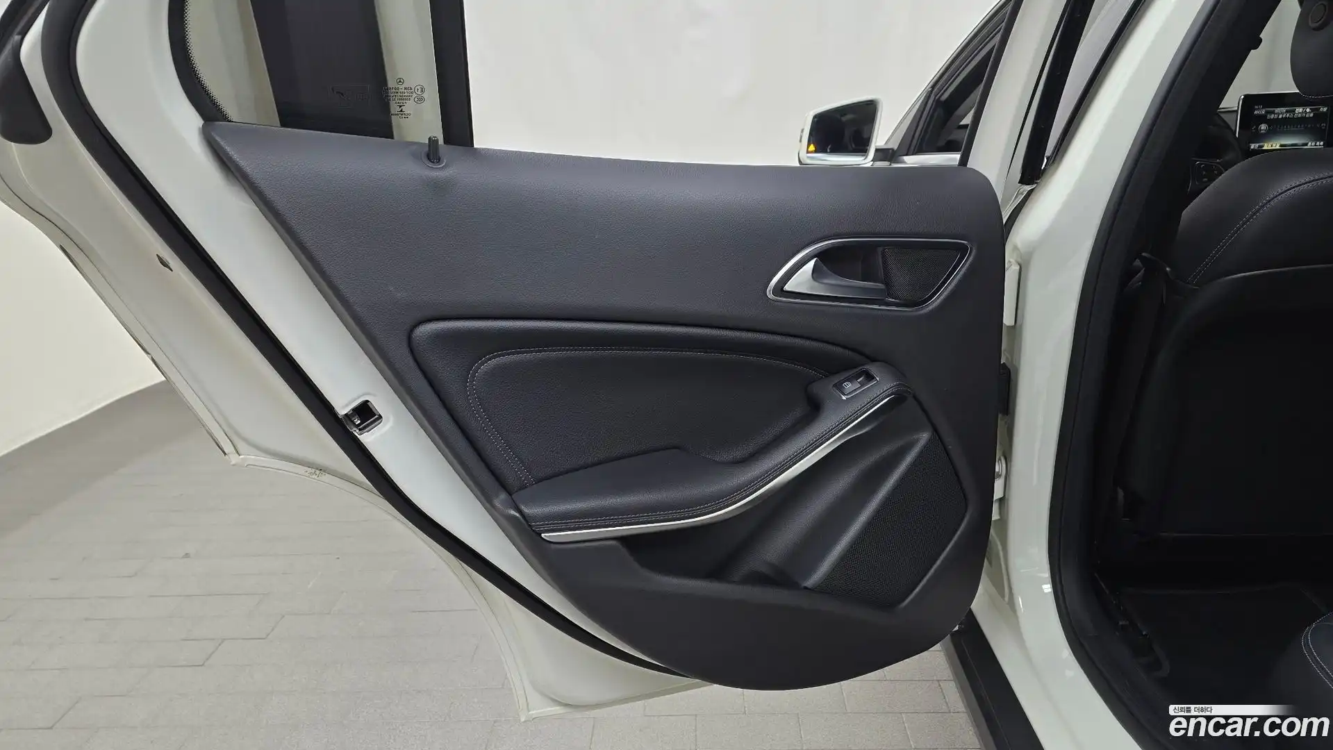 GLA-Class Mercedes-Benz 2018.0-INNER-035