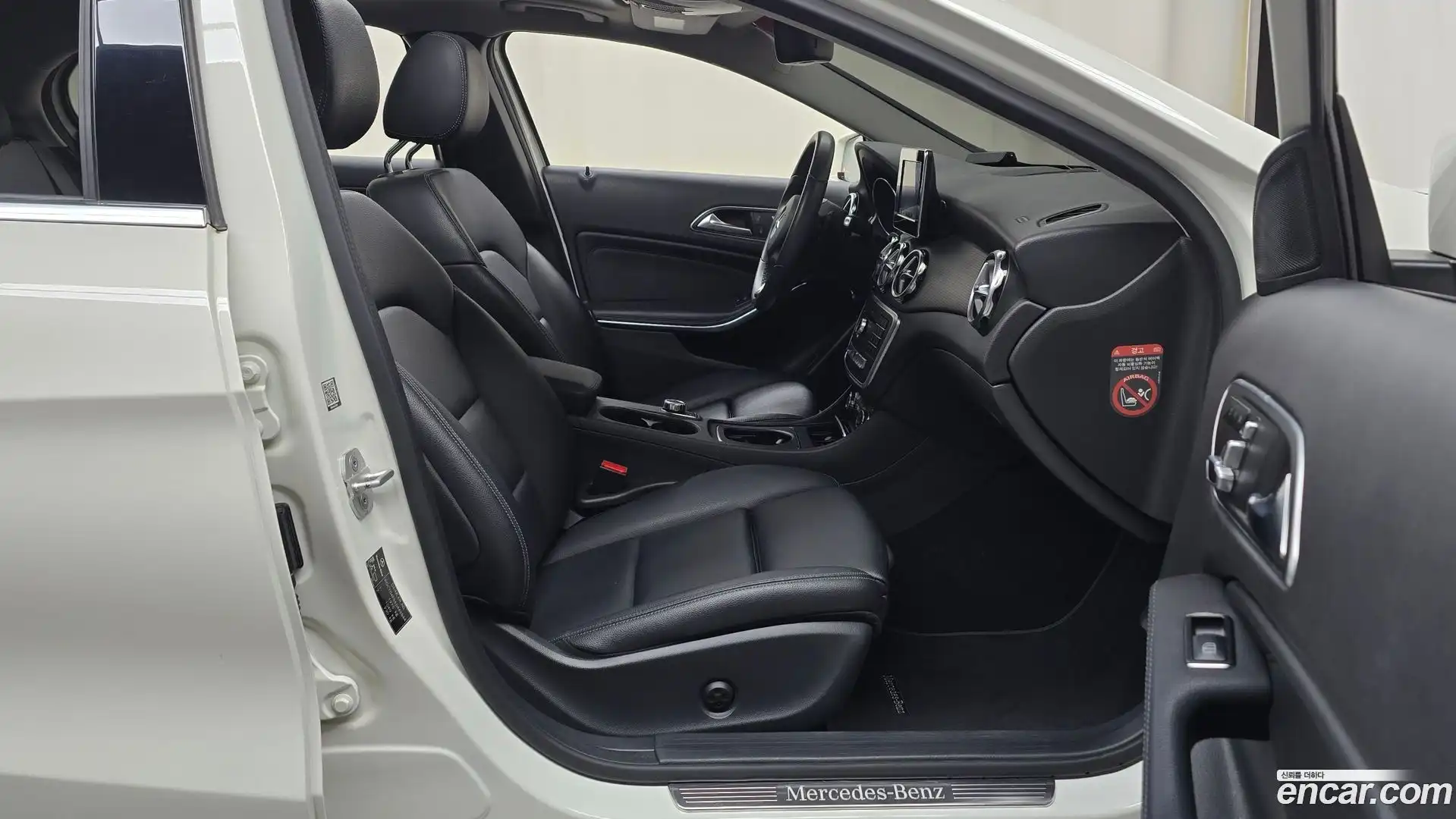 GLA-Class Mercedes-Benz 2018.0-INNER-036
