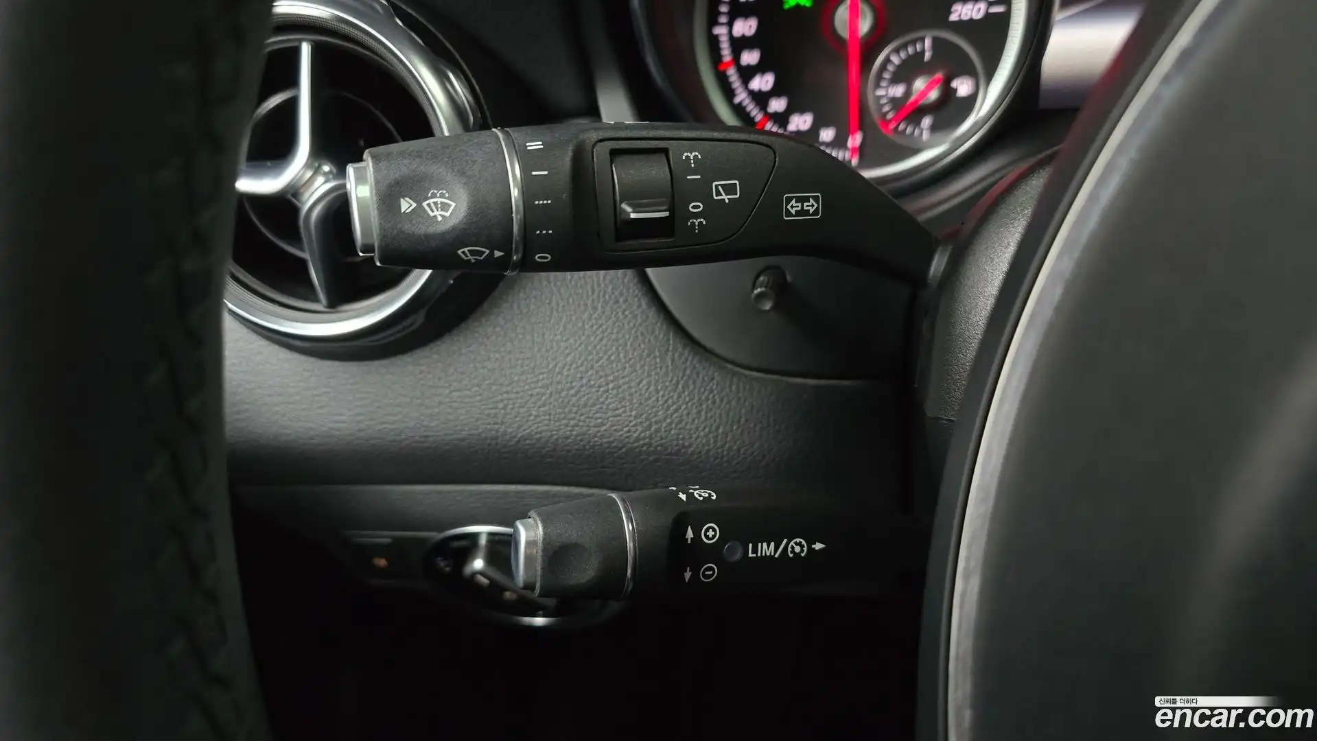 GLA-Class Mercedes-Benz 2018.0-OPTION-040