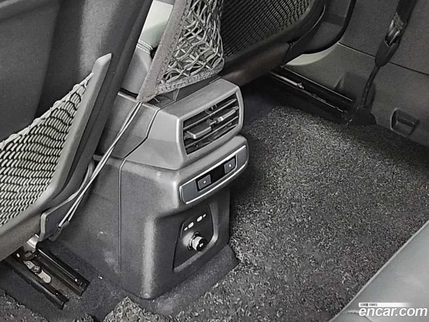Q4 e-tron Audi 2024.10-INNER-007