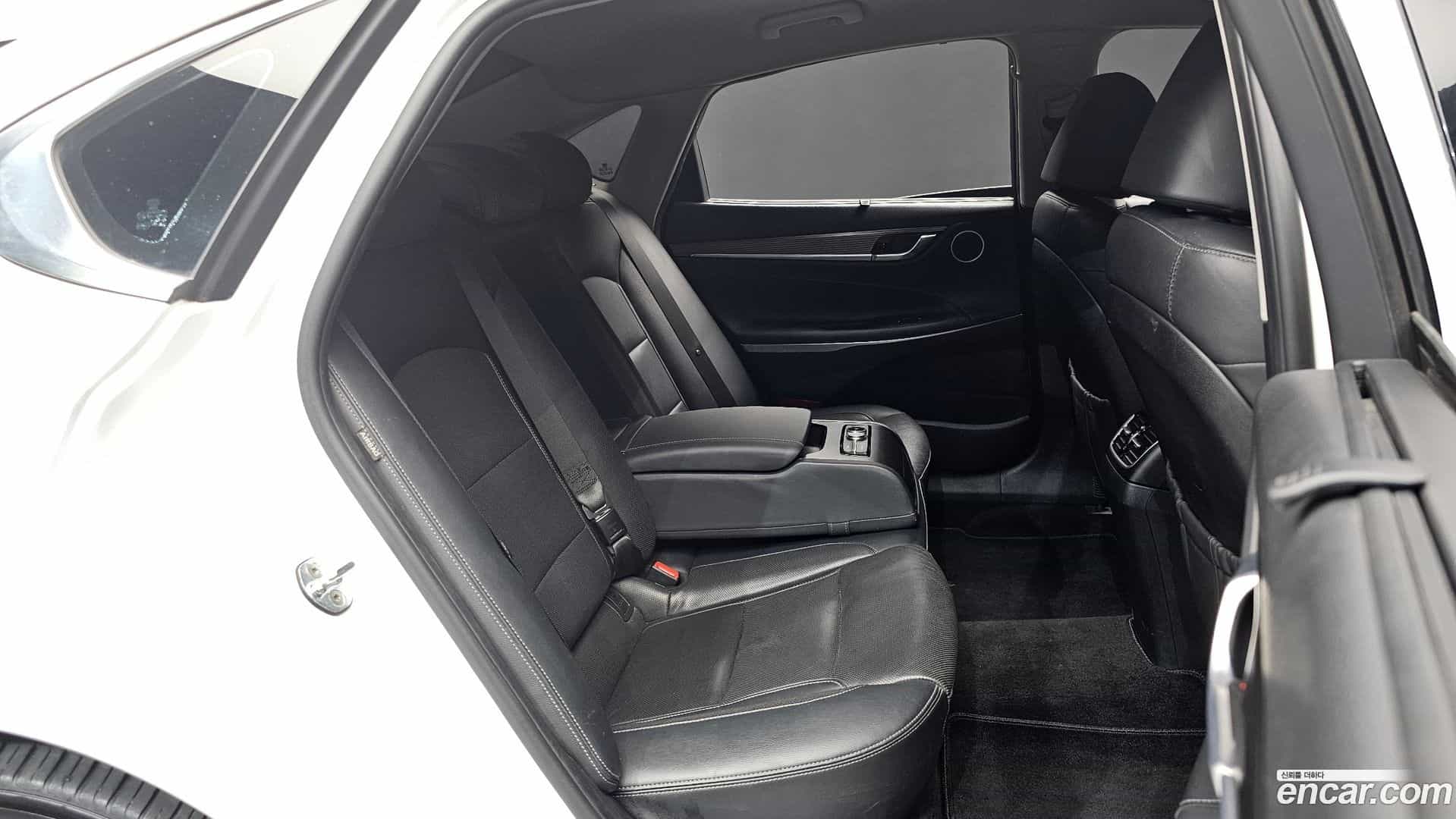 Grandeur Hyundai 2017.1-OPTION-015