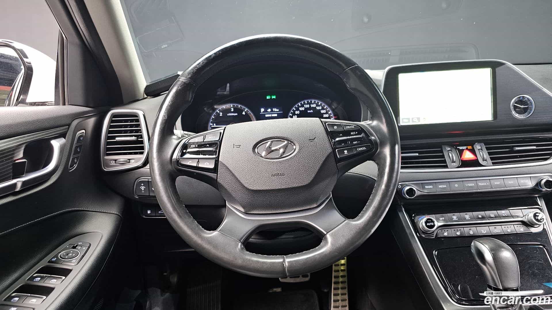 Grandeur Hyundai 2017.1-OPTION-016