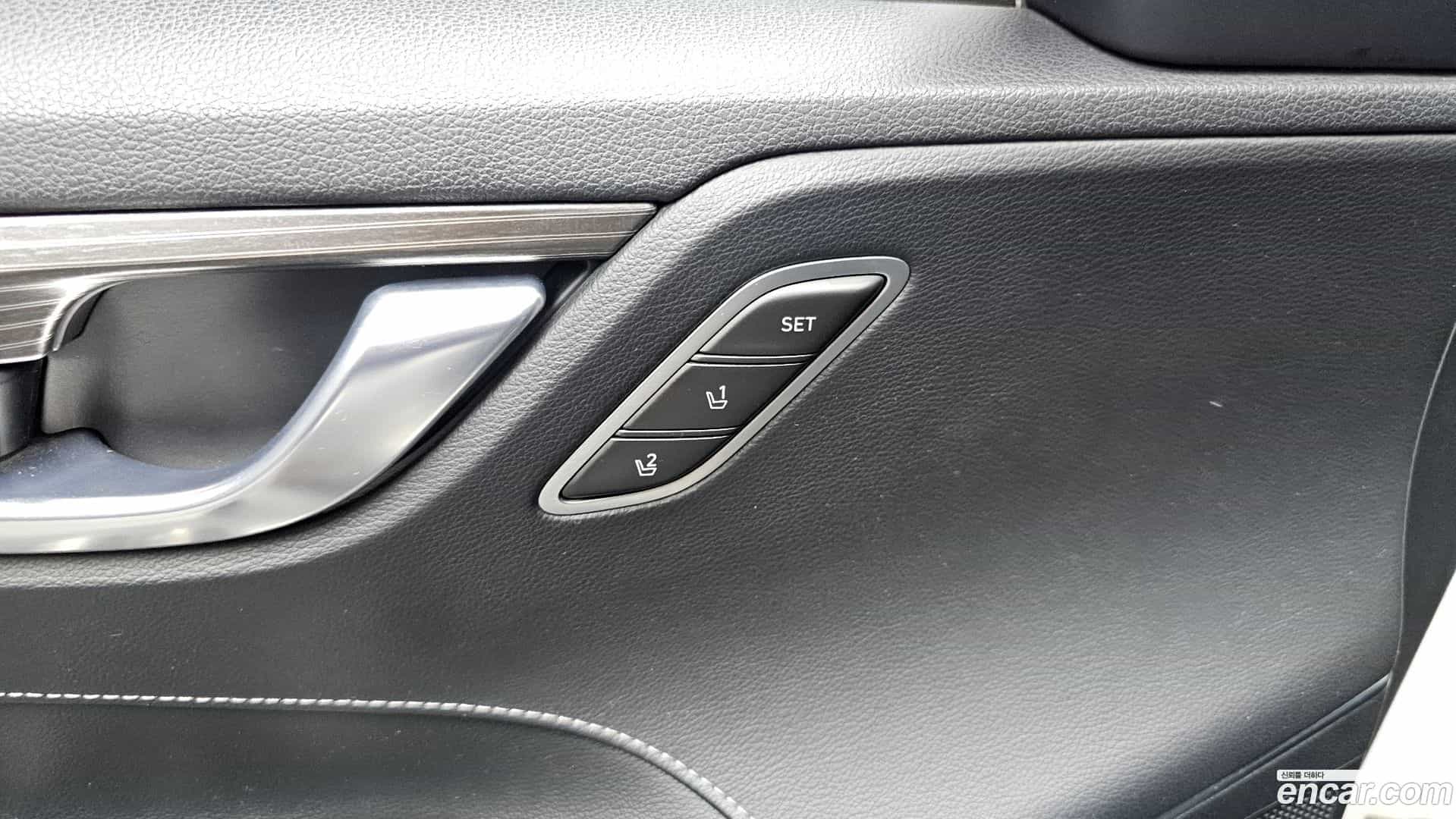 Grandeur Hyundai 2017.1-OPTION-024