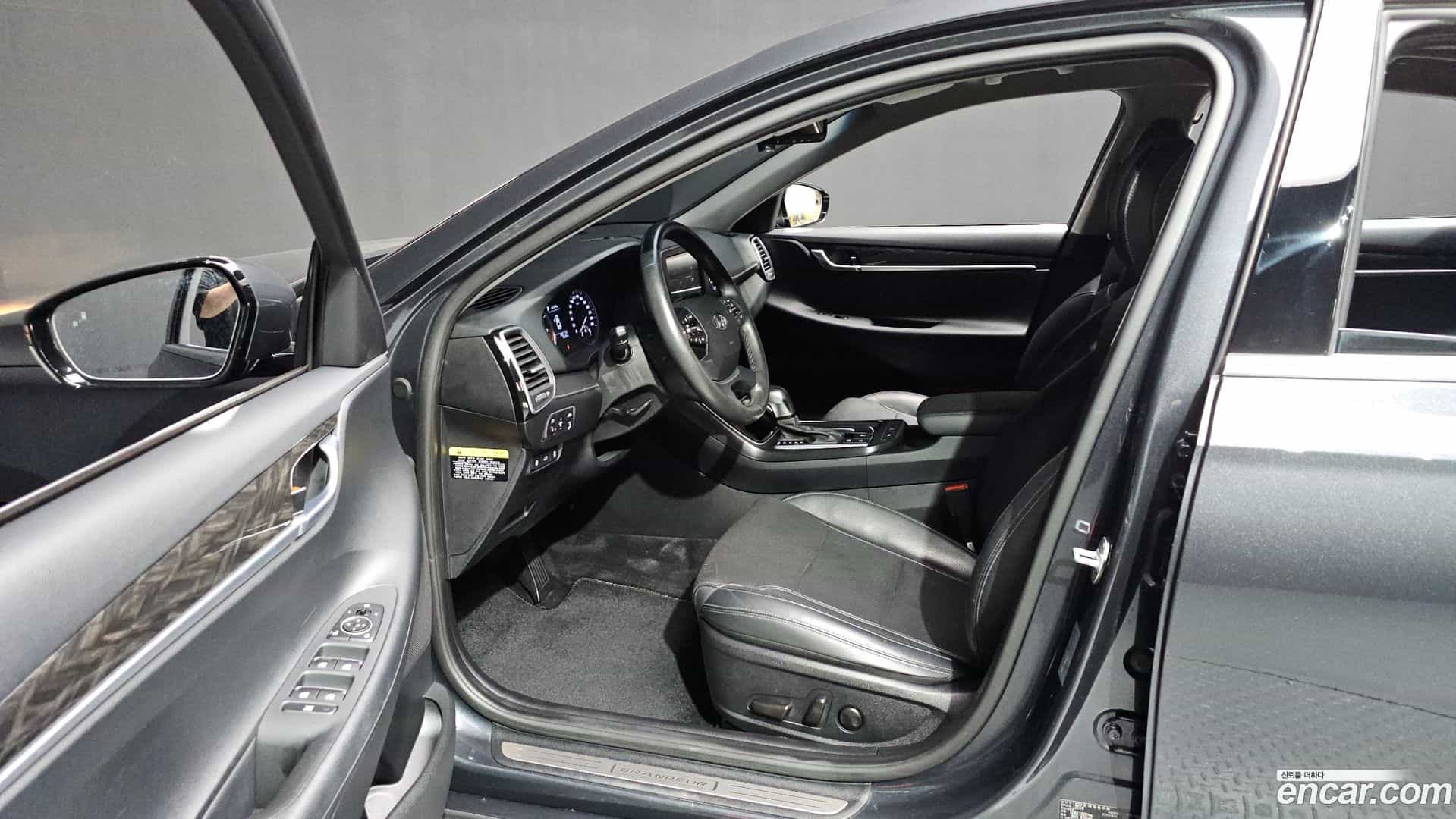 Grandeur Hyundai 2018.11-INNER-010
