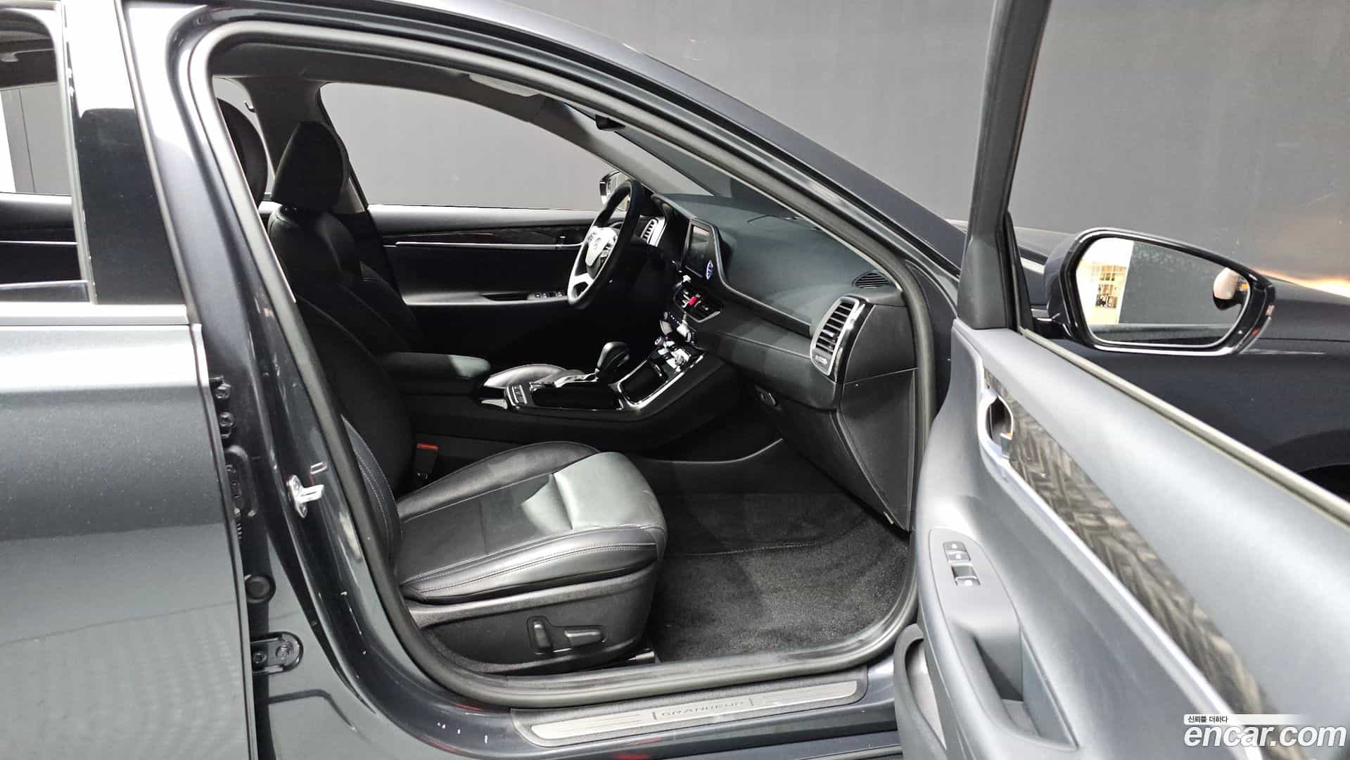 Grandeur Hyundai 2018.11-OPTION-022