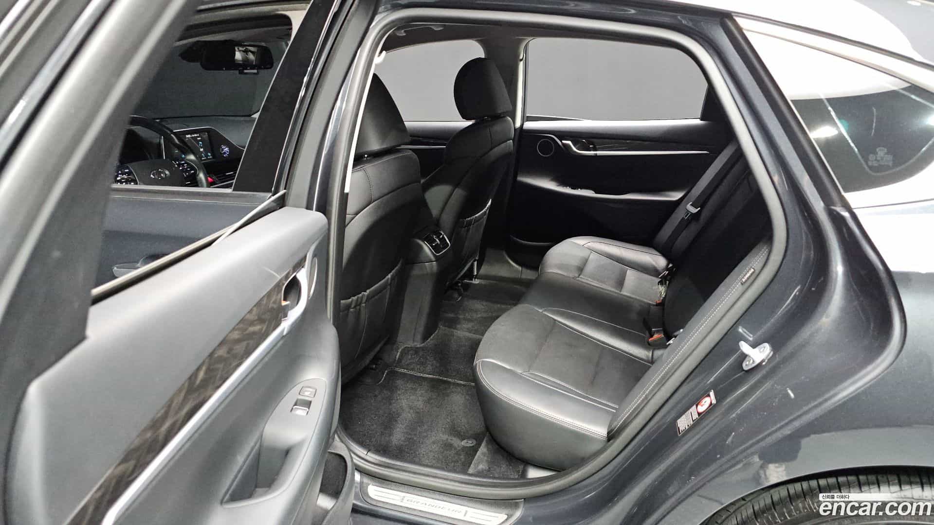 Grandeur Hyundai 2018.11-OPTION-023