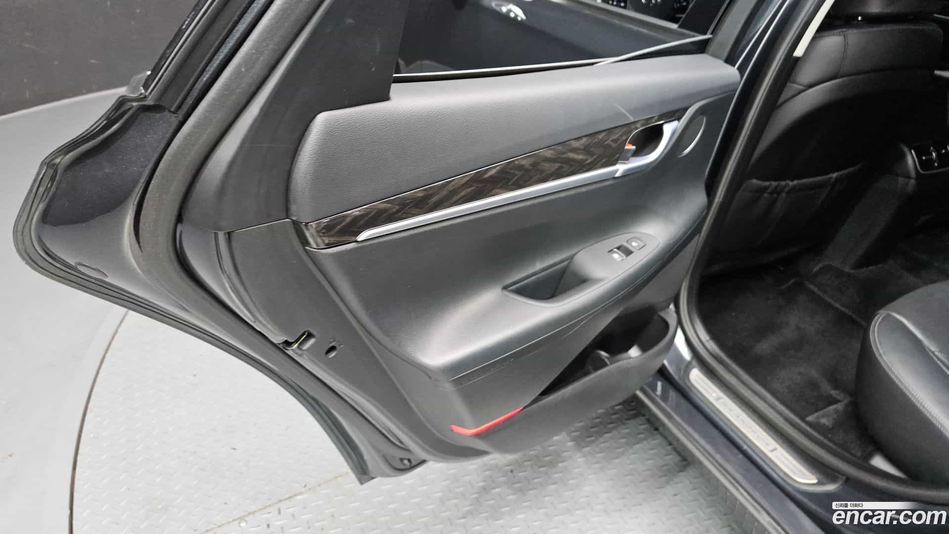 Grandeur Hyundai 2018.11-INNER-035