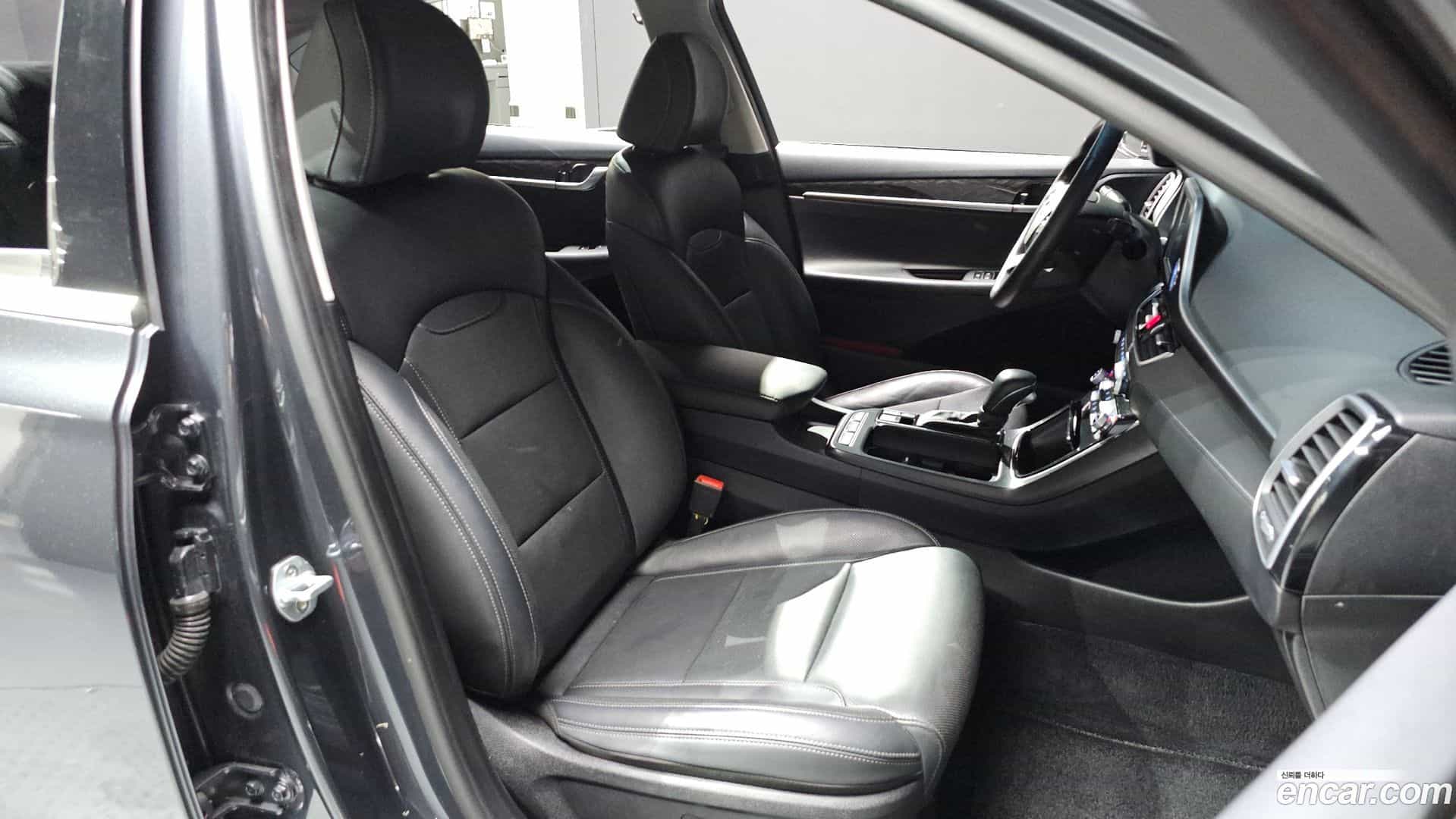 Grandeur Hyundai 2018.11-INNER-036
