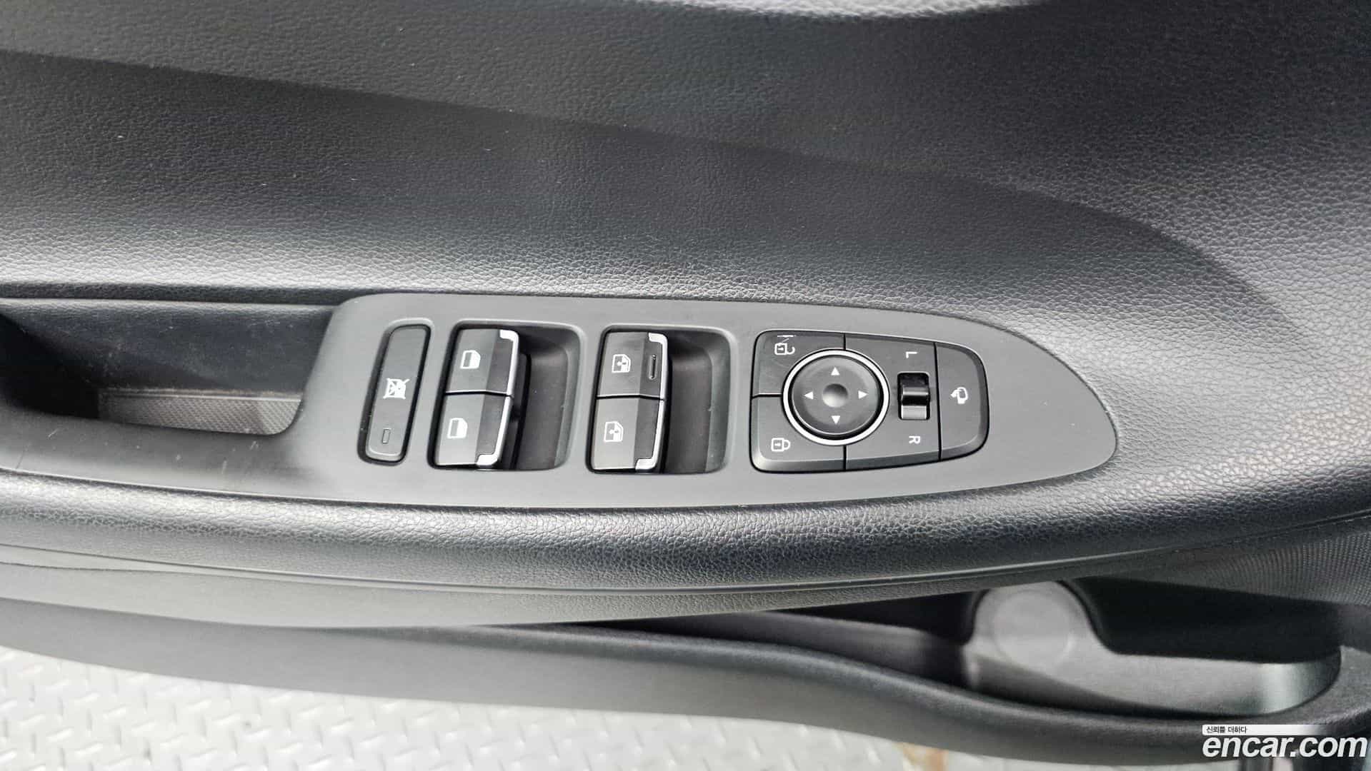 Grandeur Hyundai 2018.11-OPTION-042