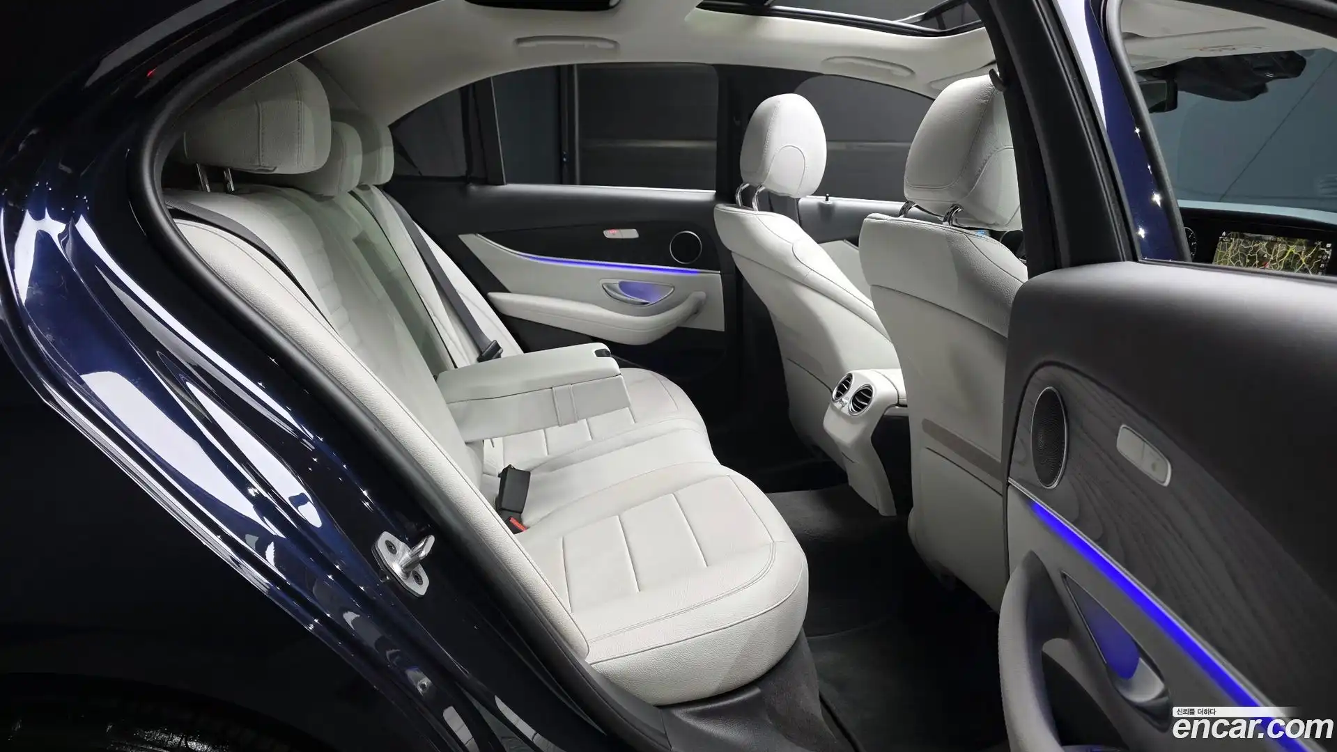 E-Class Mercedes-Benz 2022.4-OPTION-016