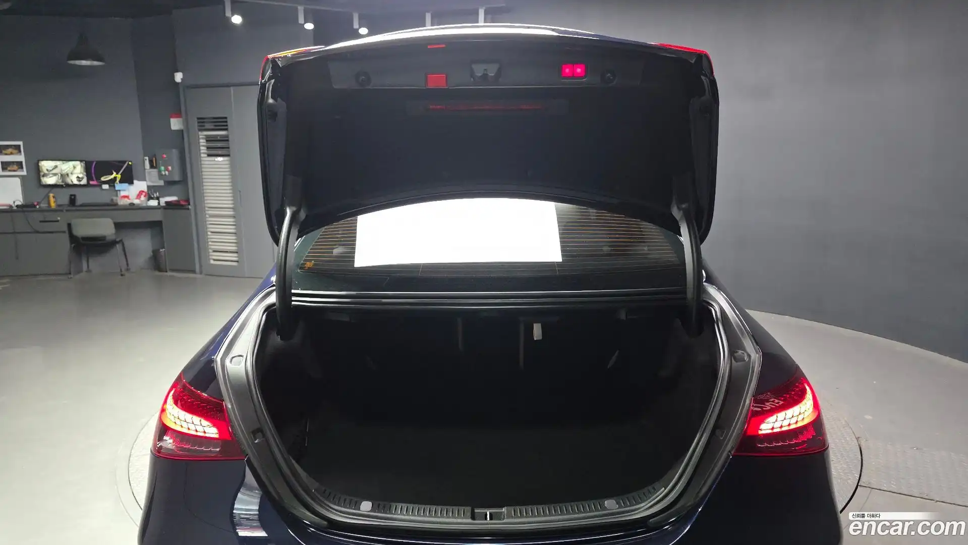 E-Class Mercedes-Benz 2022.4-OPTION-024