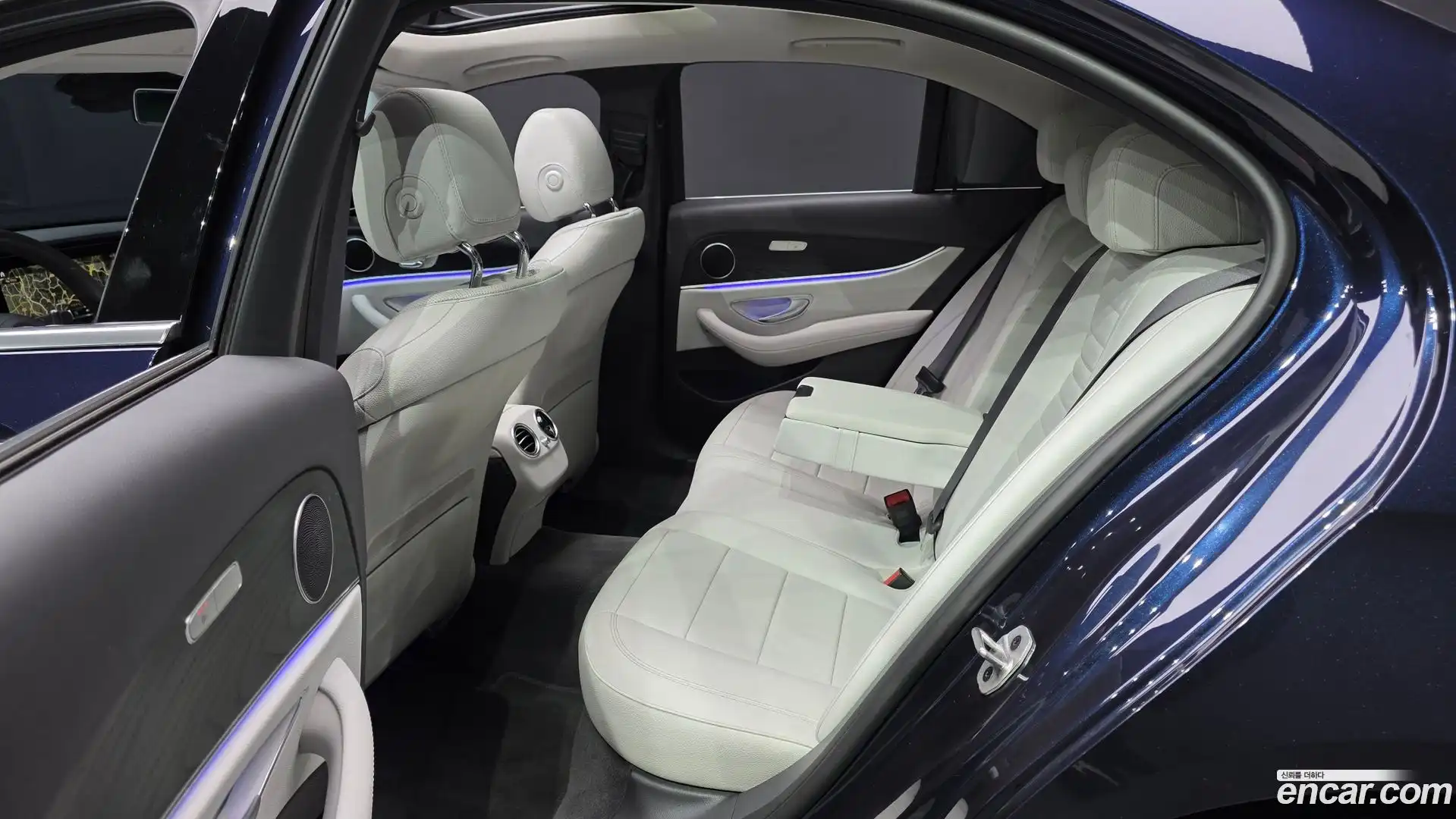 E-Class Mercedes-Benz 2022.4-INNER-036