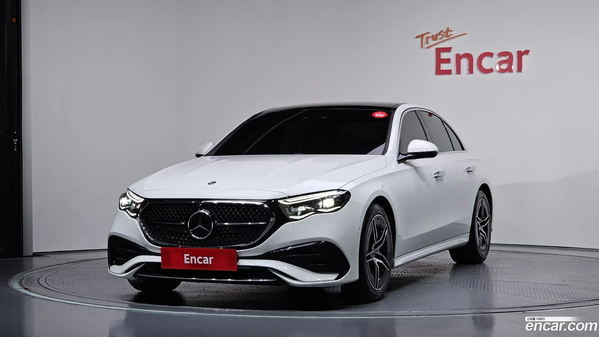 Main__Slider__Photo:E-Class Mercedes-Benz 2024.5-0