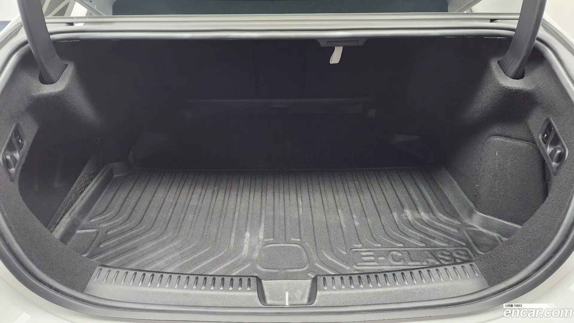 E-Class Mercedes-Benz 2024.5-OPTION-024