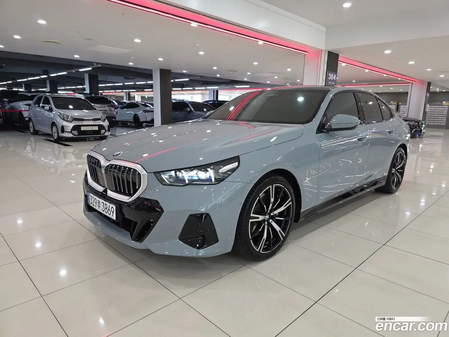 Main__Slider__Photo:5-Series BMW 2025.10-0