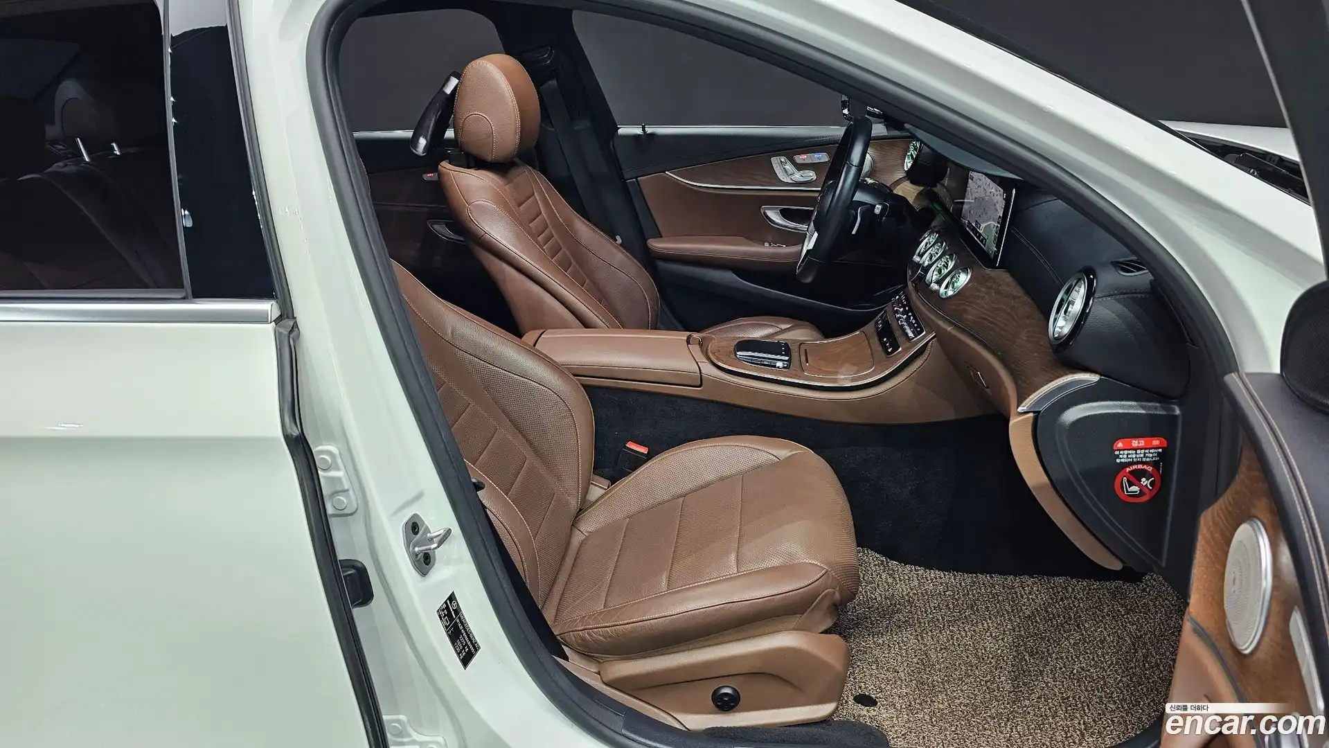 E-Class Mercedes-Benz 2020.11-INNER-010
