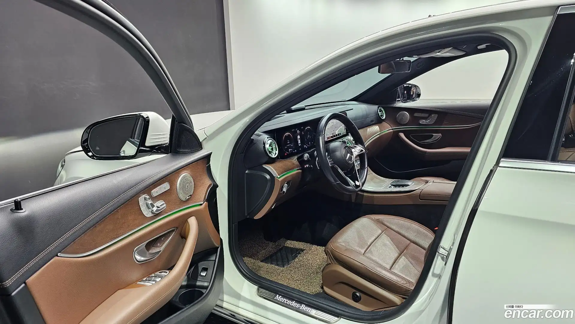E-Class Mercedes-Benz 2020.11-OPTION-015