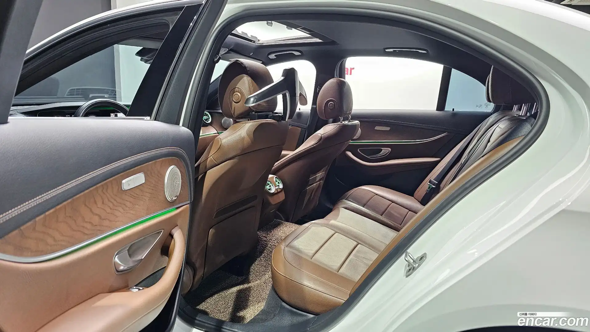 E-Class Mercedes-Benz 2020.11-OPTION-016