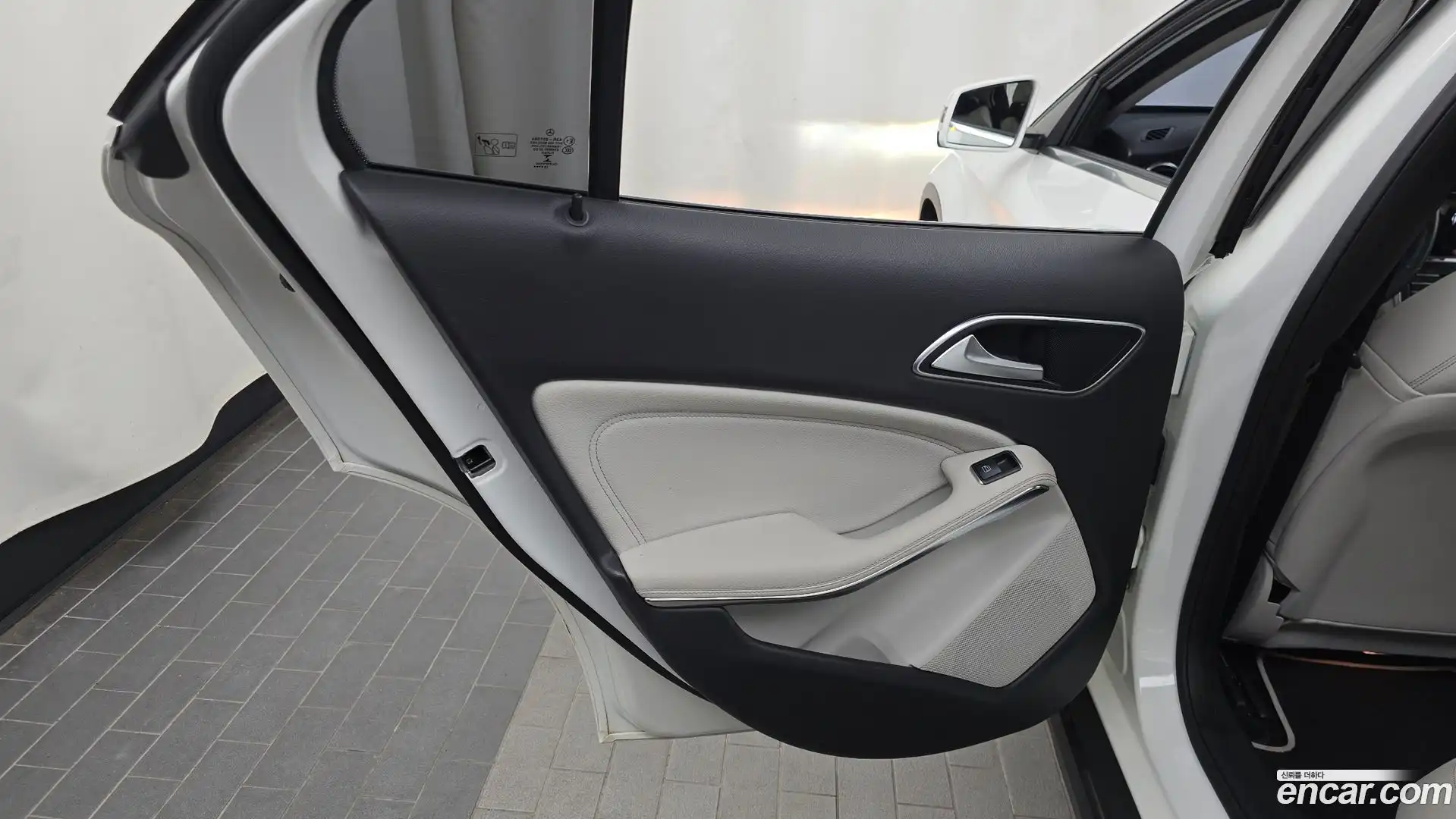 GLA-Class Mercedes-Benz 2019.5-INNER-035