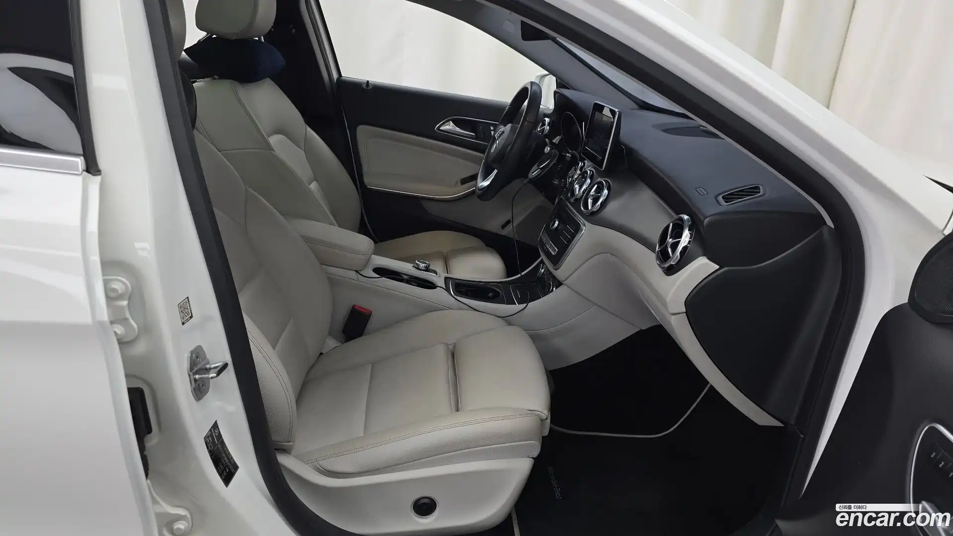 GLA-Class Mercedes-Benz 2019.5-INNER-036