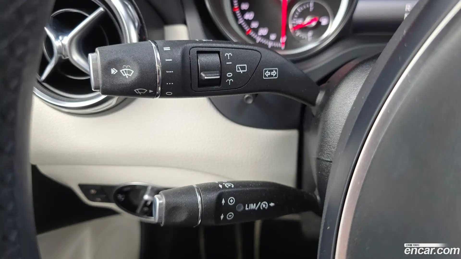 GLA-Class Mercedes-Benz 2019.5-OPTION-041