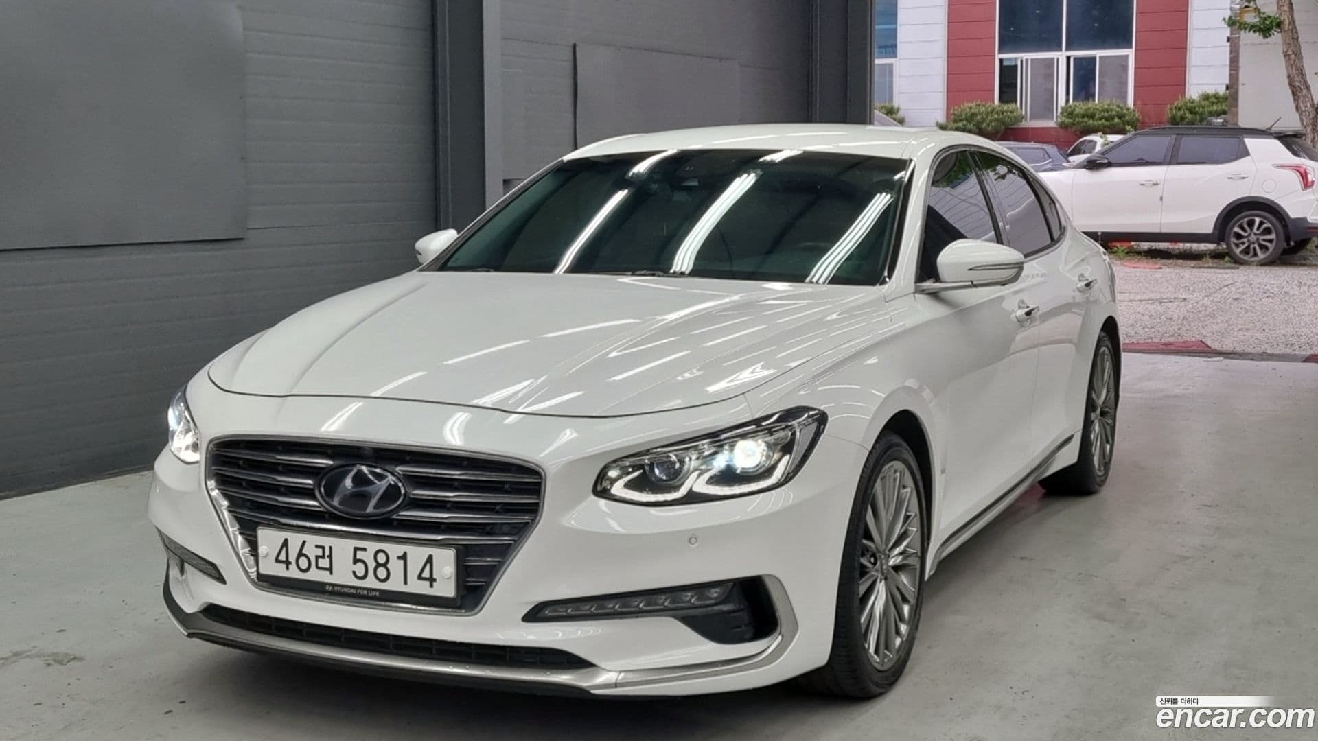 Main__Slider__Photo:Grandeur Hyundai 2019.3-0