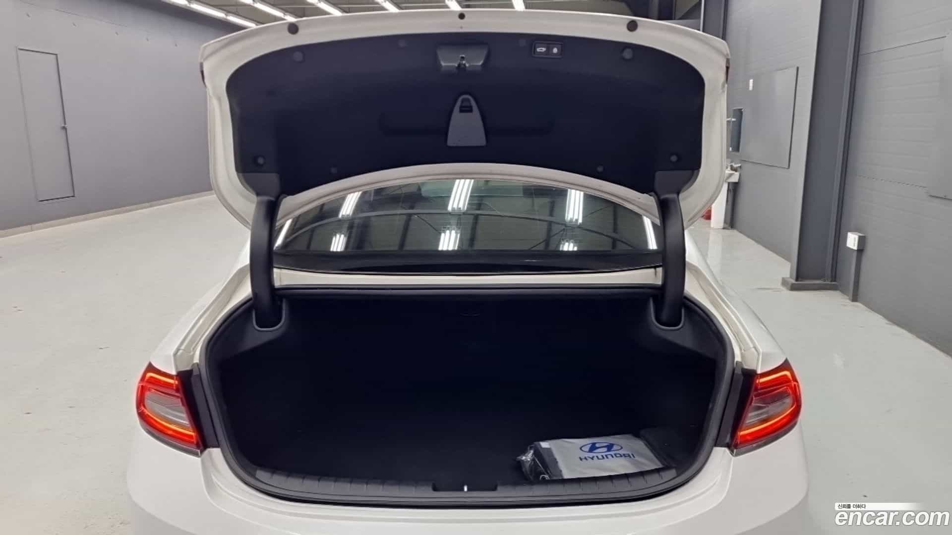 Grandeur Hyundai 2019.3-OPTION-020