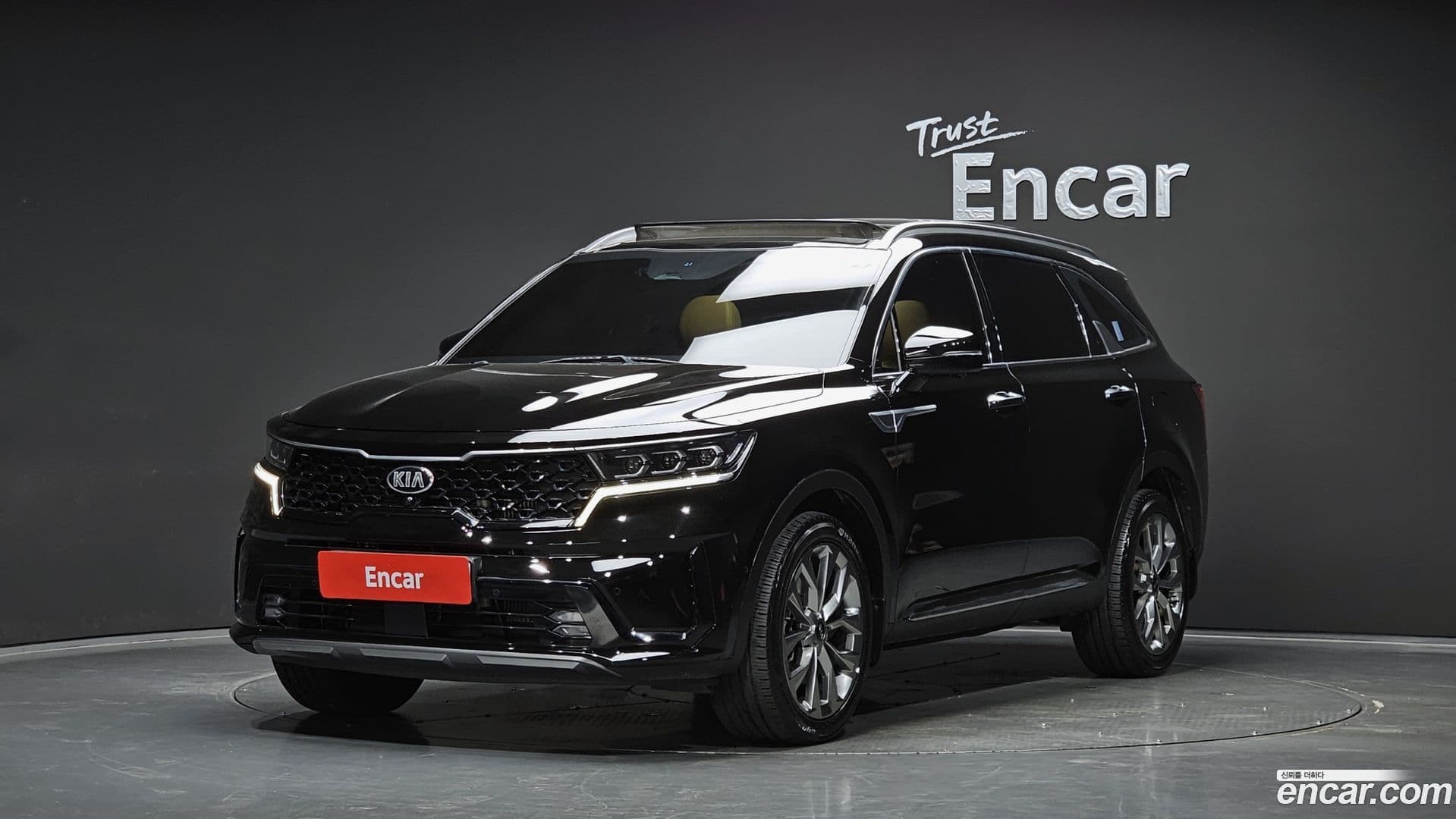 Main__Slider__Photo:Sorento Kia 2021.6-0
