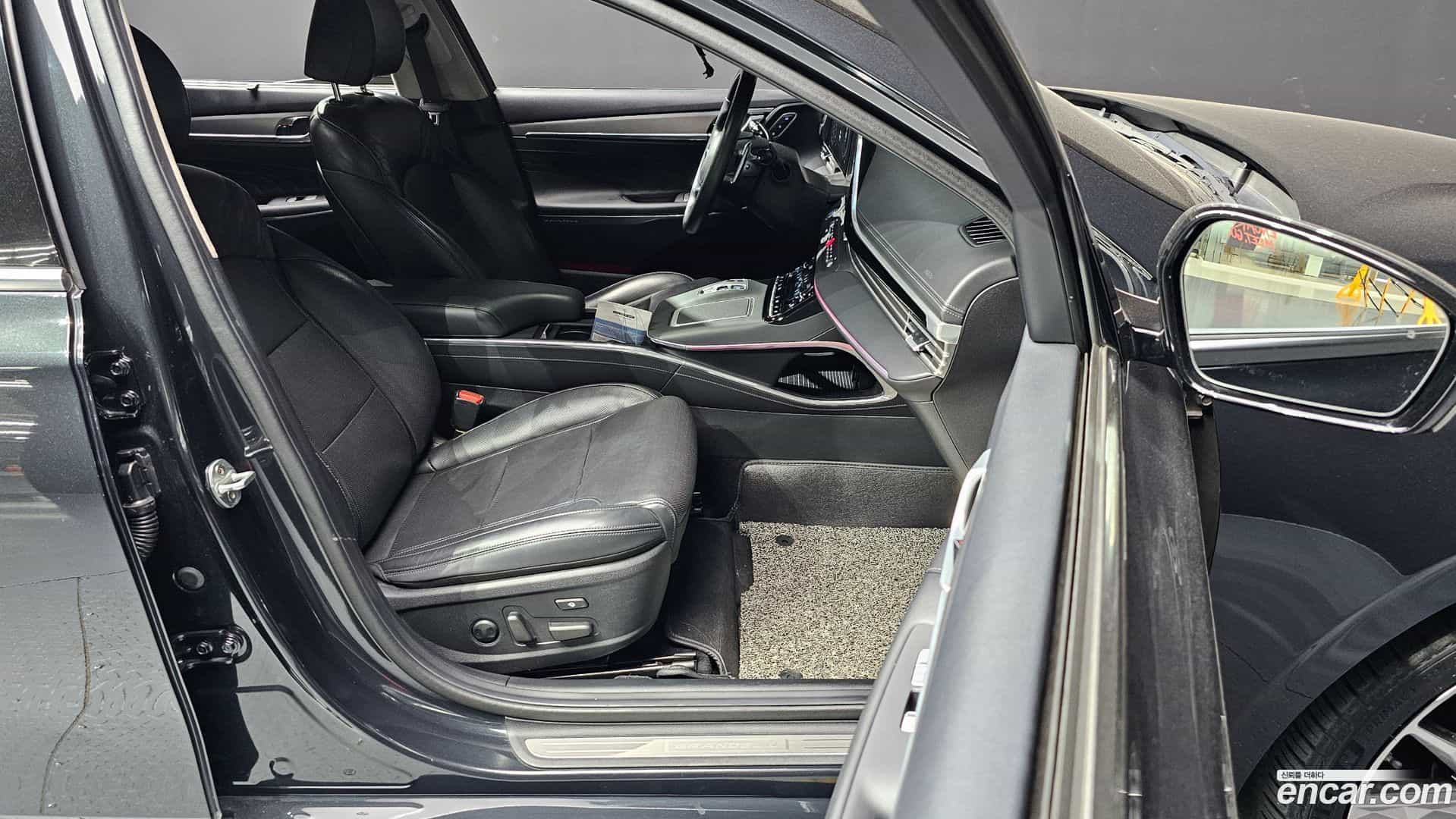 Grandeur Hyundai 2020.1-INNER-010